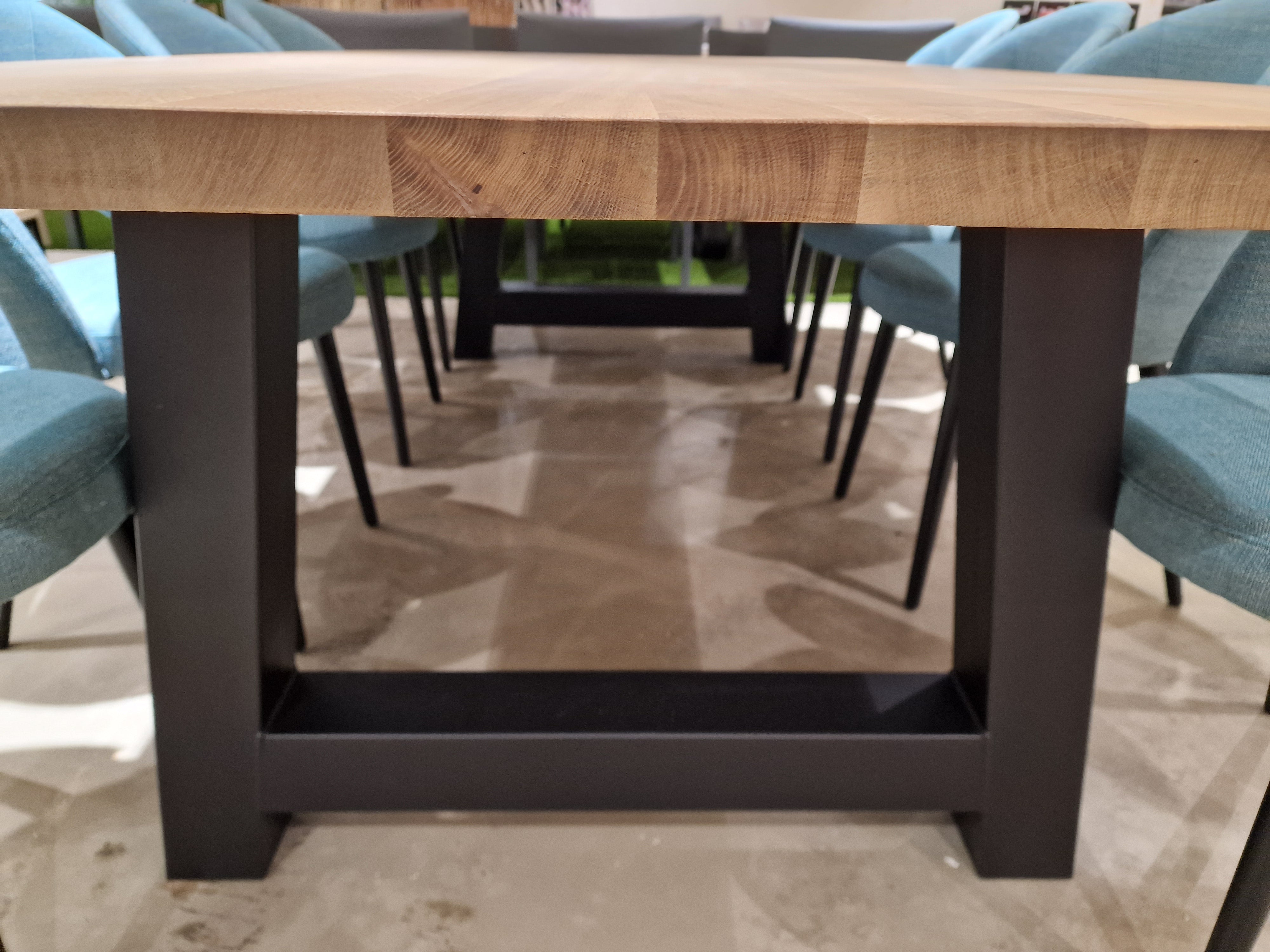 Eik Interieurtafel Rechthoekig 240 x 120cm Naturel Recht met zwart metalen A-Poten