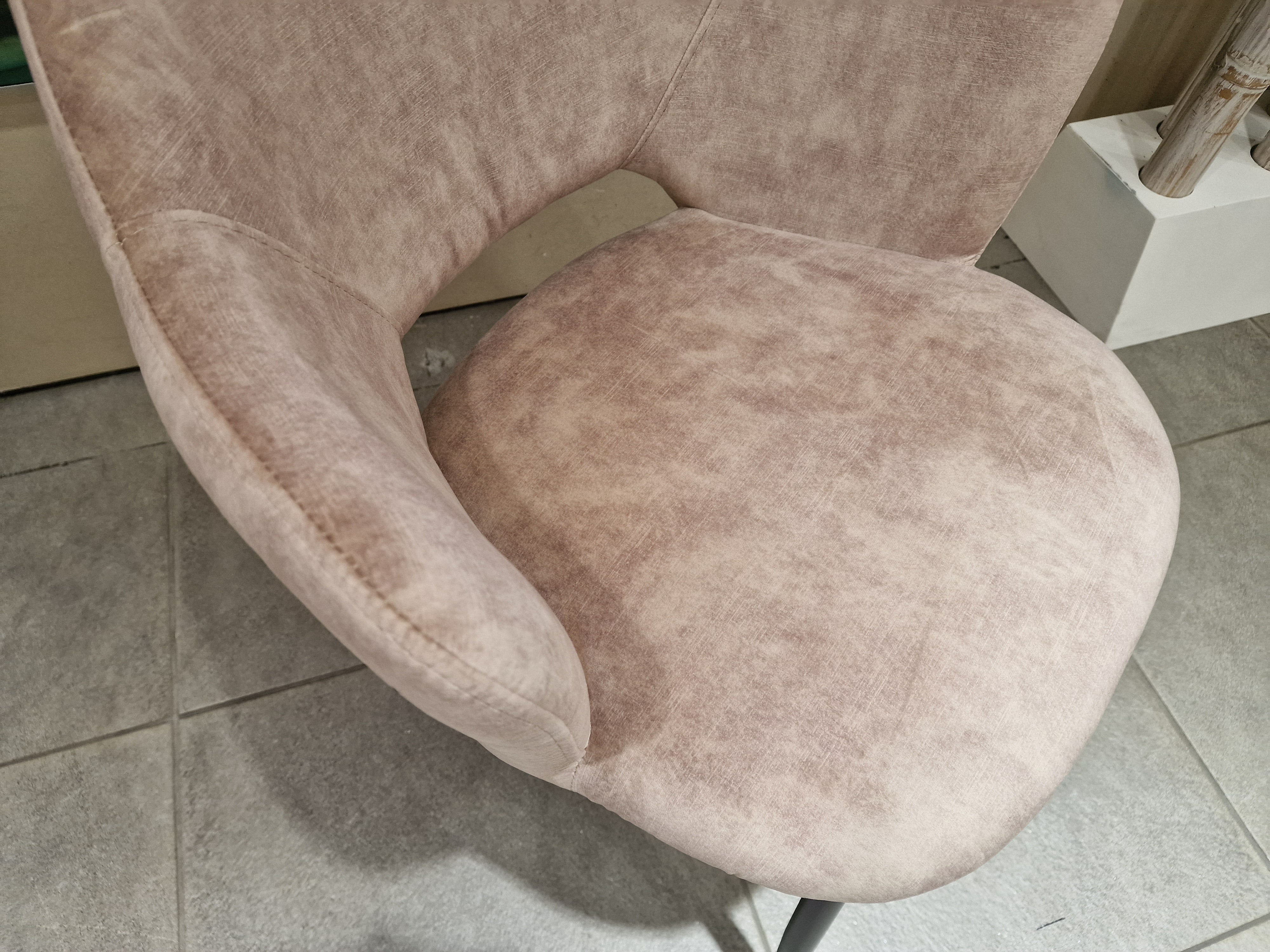 Eetkamerstoel Elly Kuipmodel - Stof Adore Liver 10 - Zwarte Poten