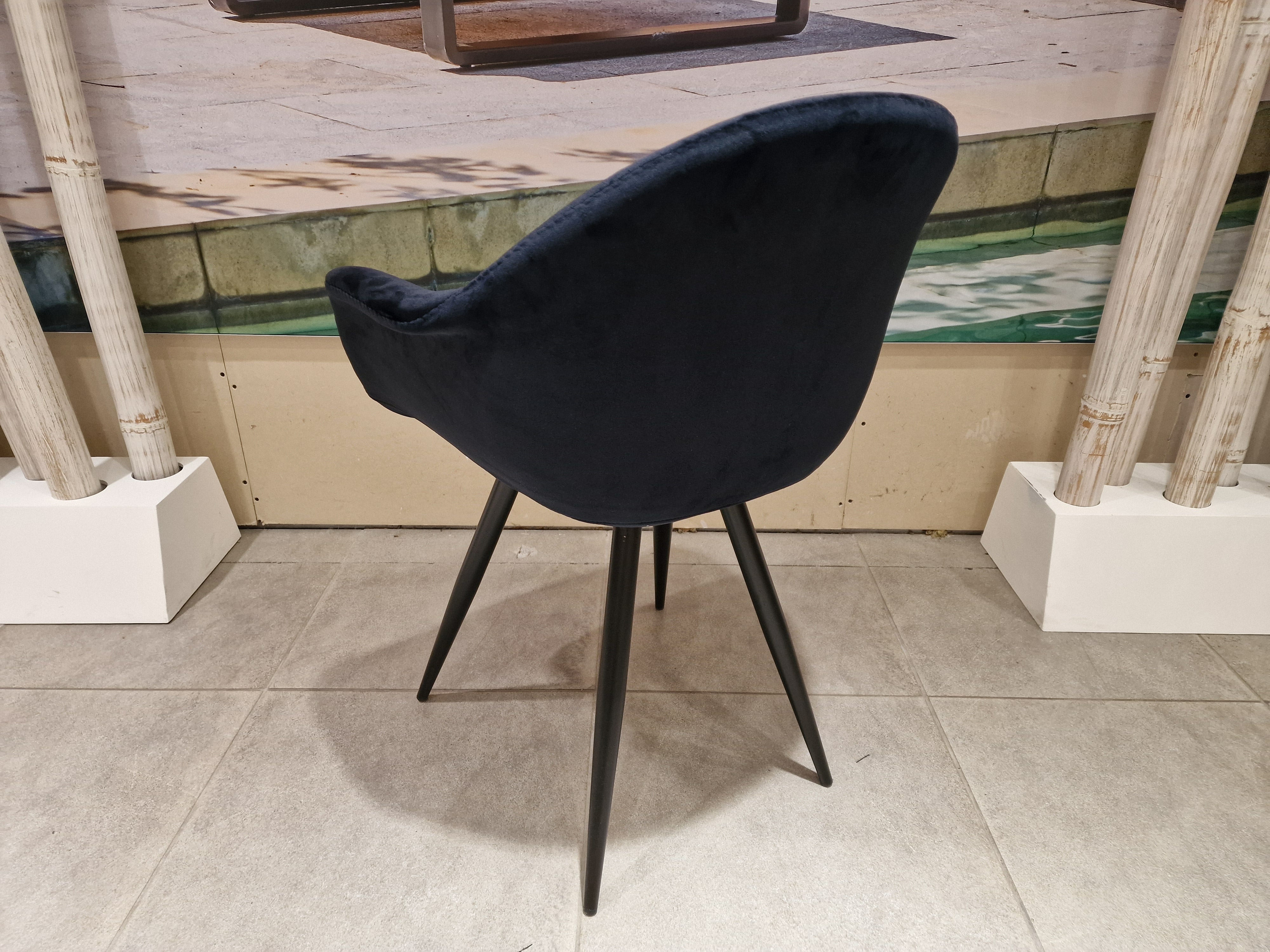 Eetkamerstoel Forli - Velvet Black - Zwarte Poten Metaal