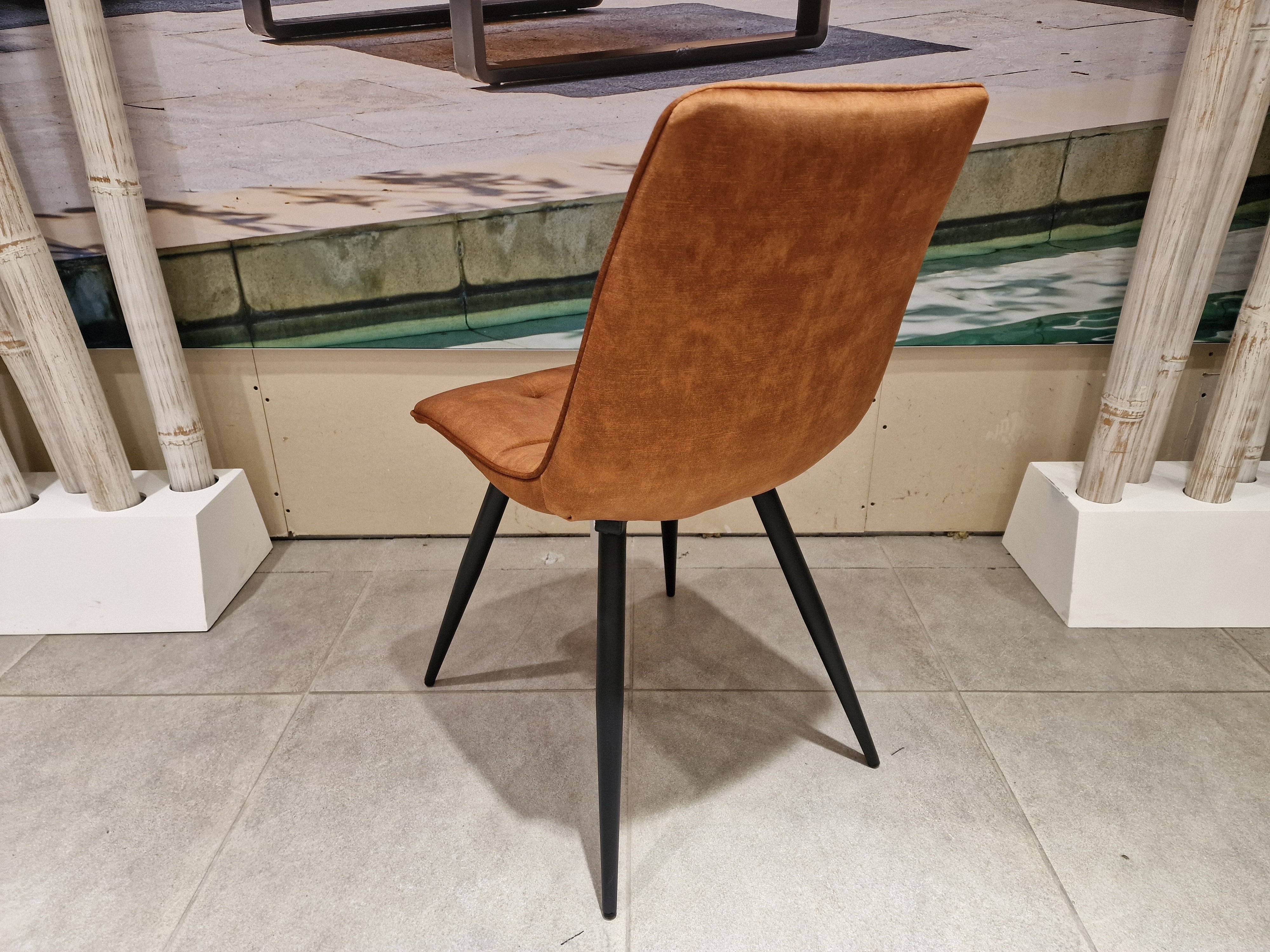 Eetkamerstoel Jelt - Velvet Oker - Zwarte Poten Metaal