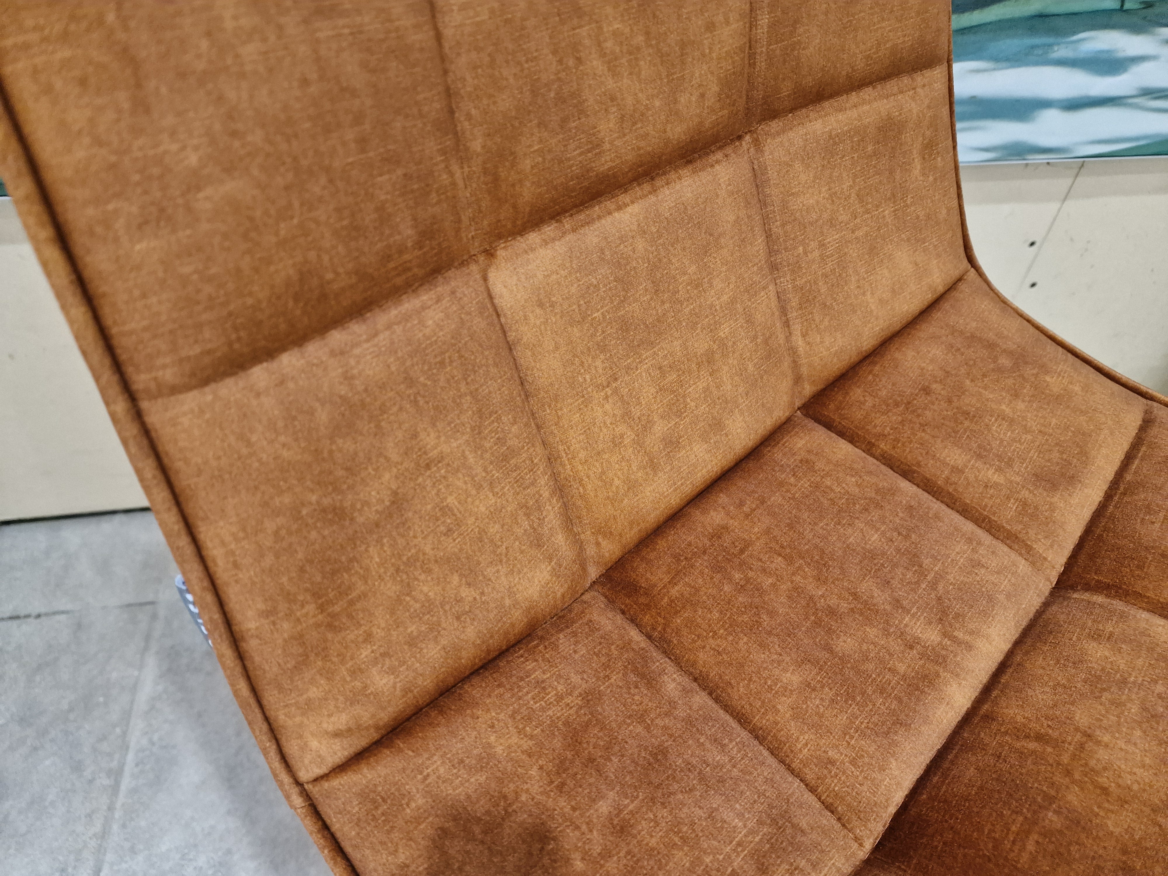 Eetkamerstoel Jelt - Velvet Oker - Zwarte Poten Metaal