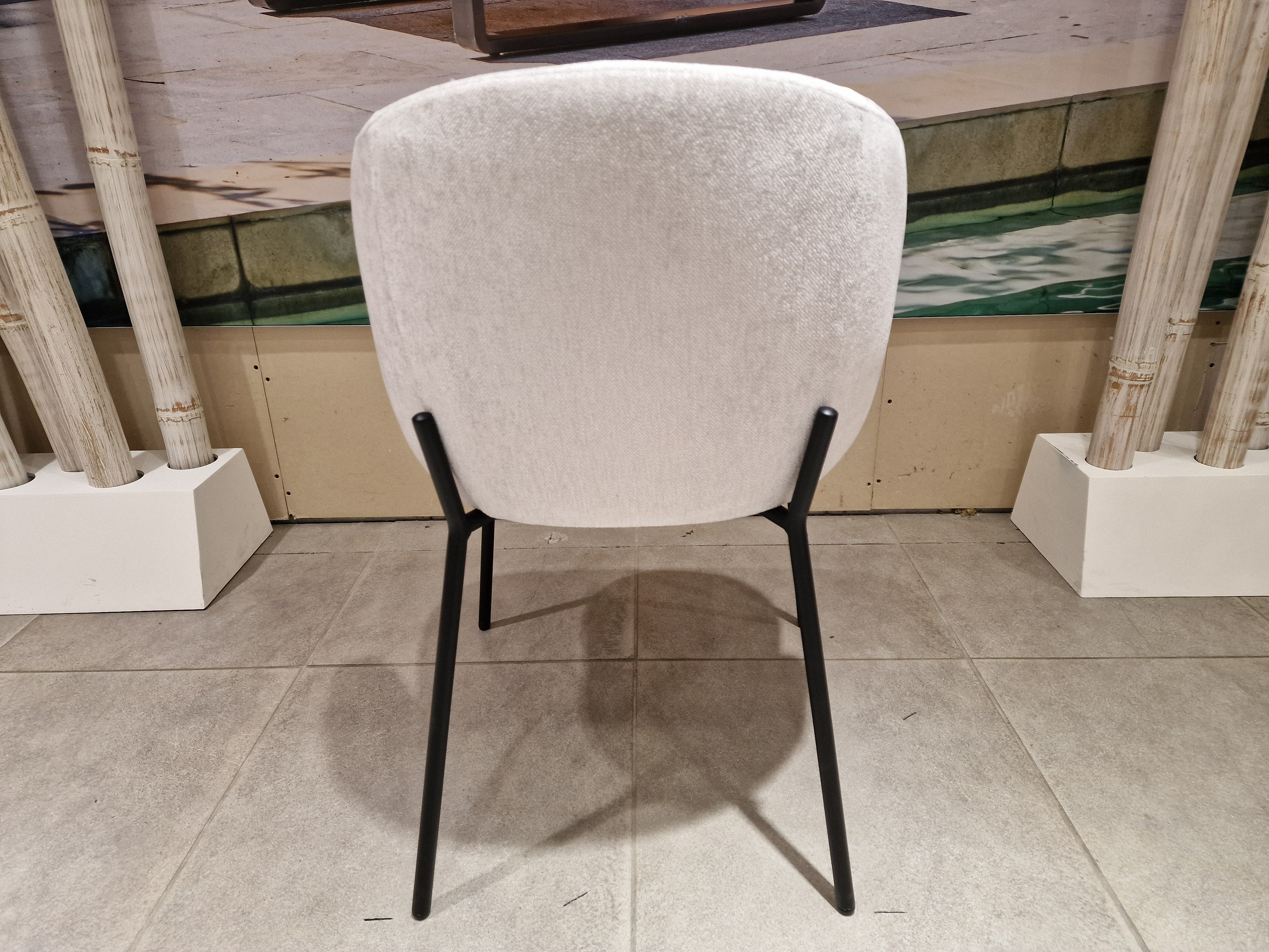 Eetkamerstoel Vince - Stof Wing Shell 196 - Zwarte Poten Metaal