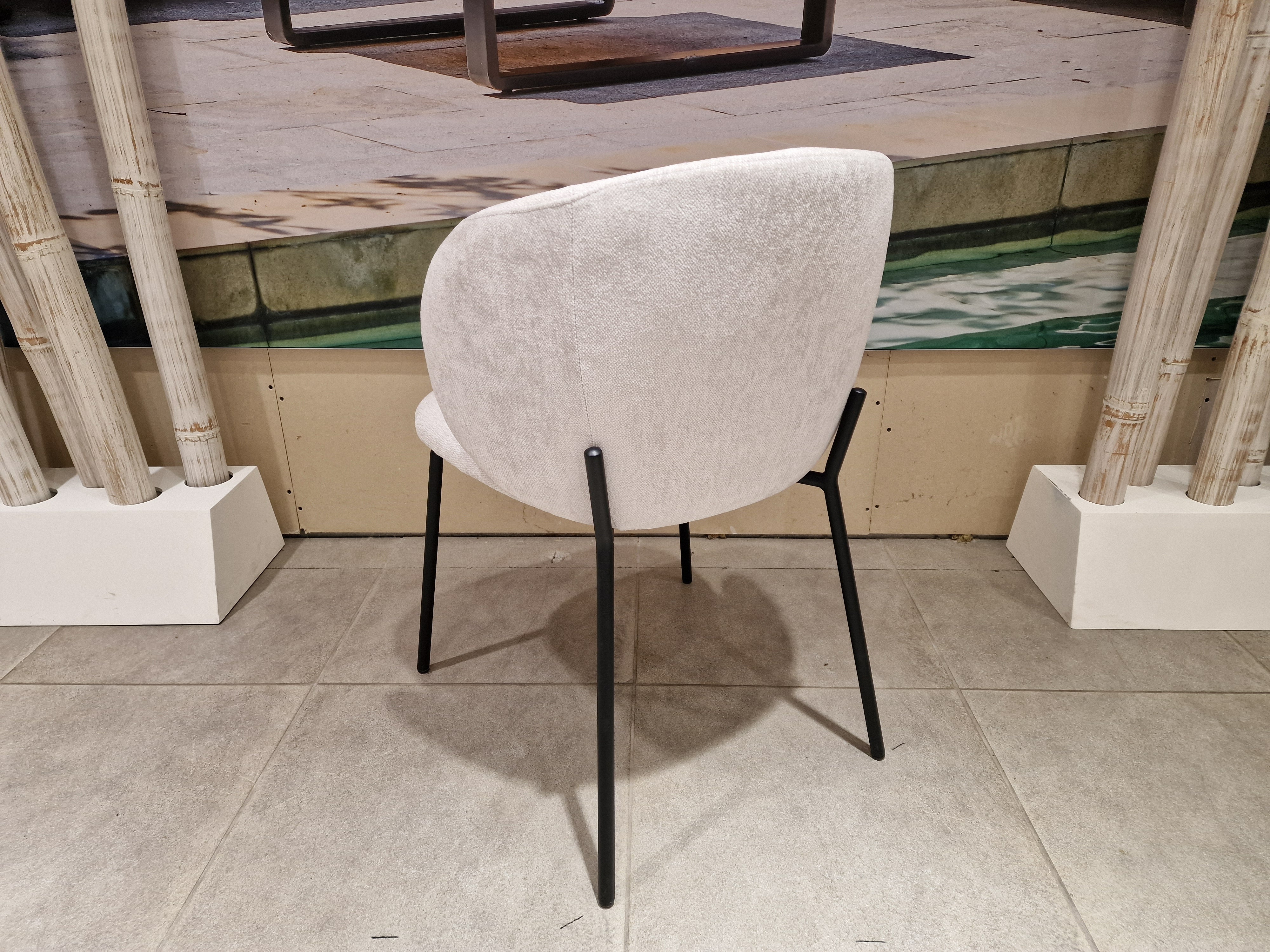 Eetkamerstoel Vince - Stof Wing Shell 196 - Zwarte Poten Metaal