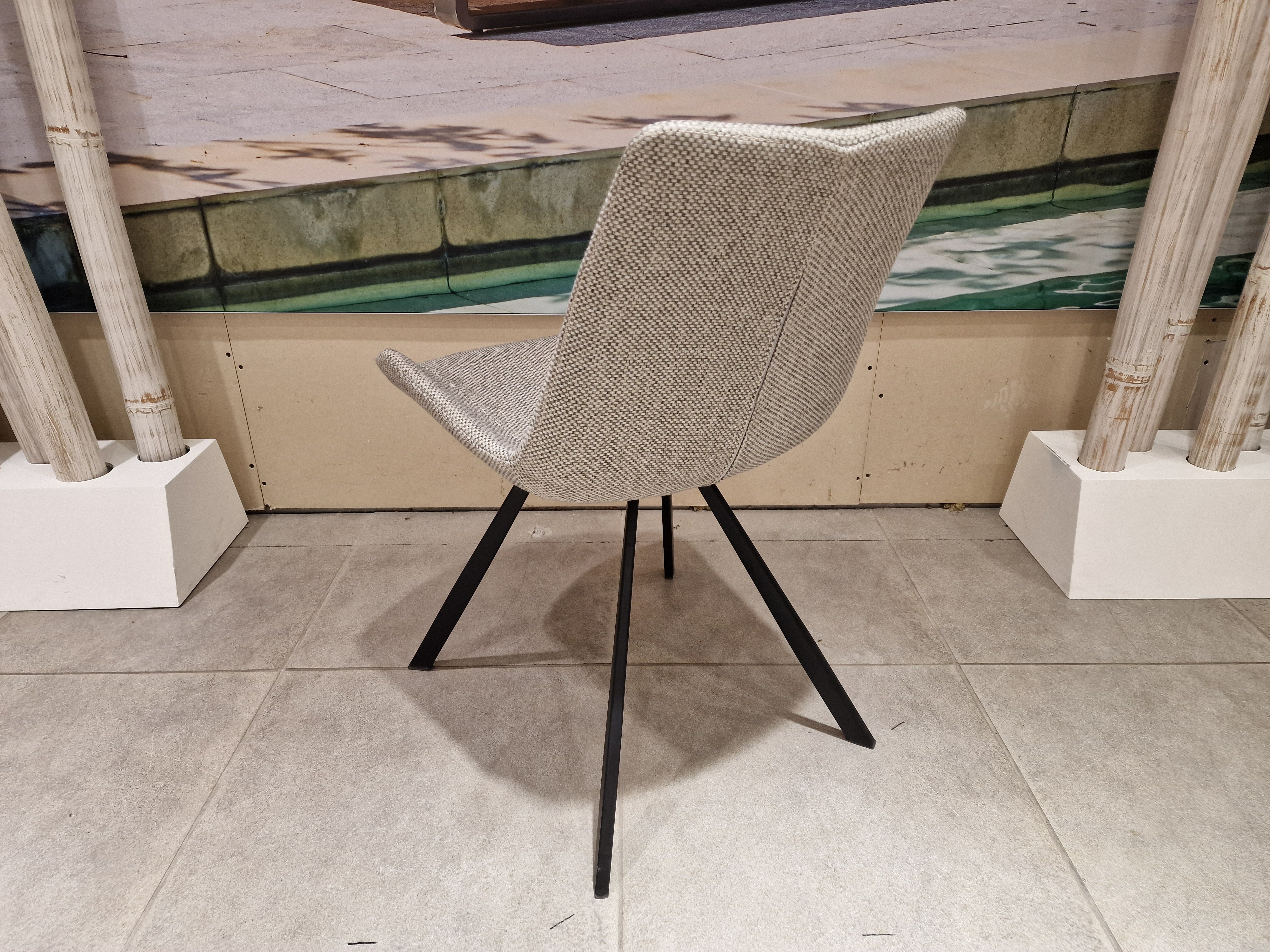 Interieurstoel Egon - Stof Licht Grijs - Zwarte Poten Metaal