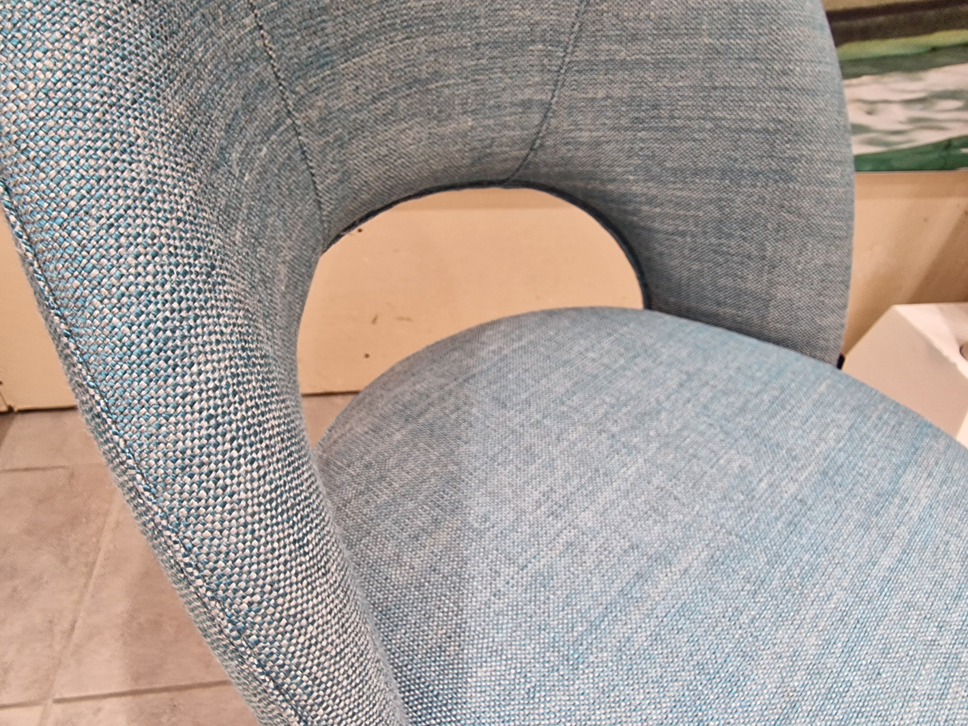 Eetkamerstoel Jax - Stof licht turquoise - Zwarte Poten Metaal