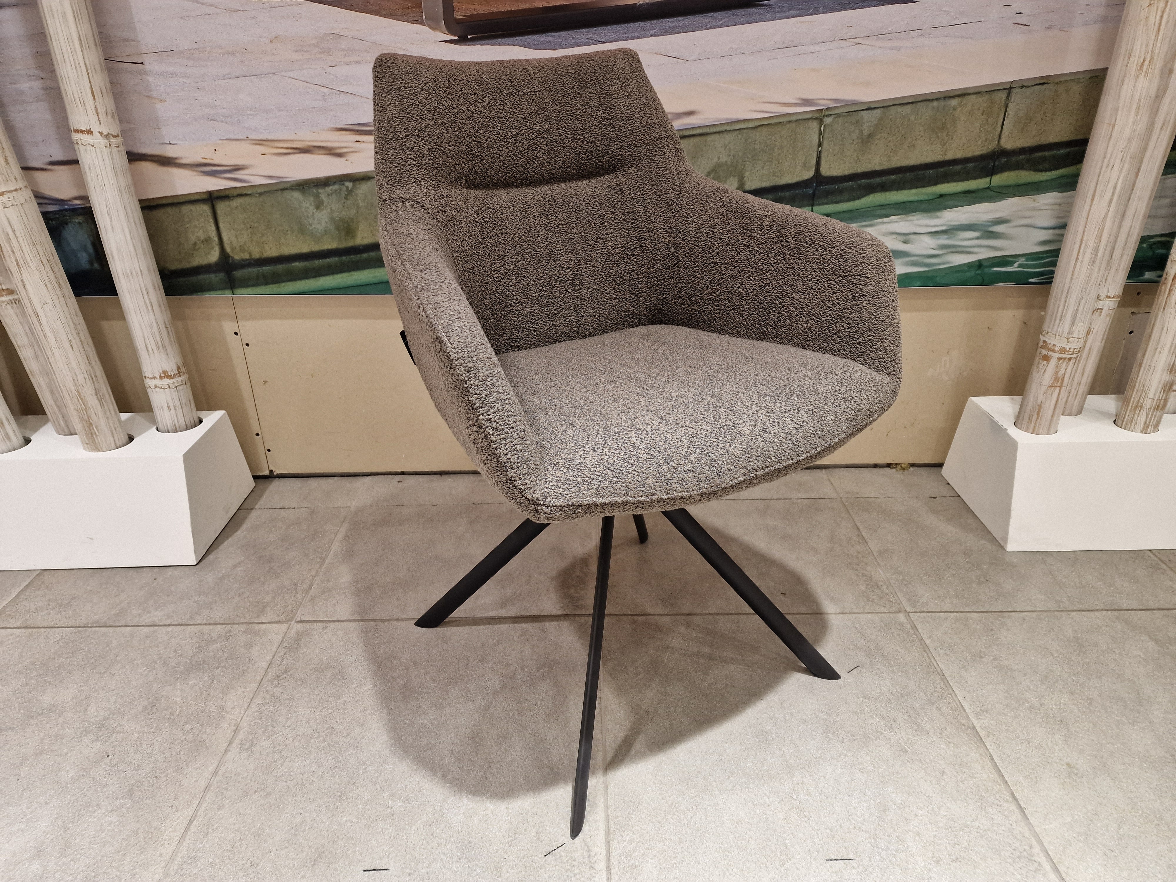 Eetkamerstoel Kinto op Draaipoot - Stof Alpine Brown - Zwarte Poten Metaal