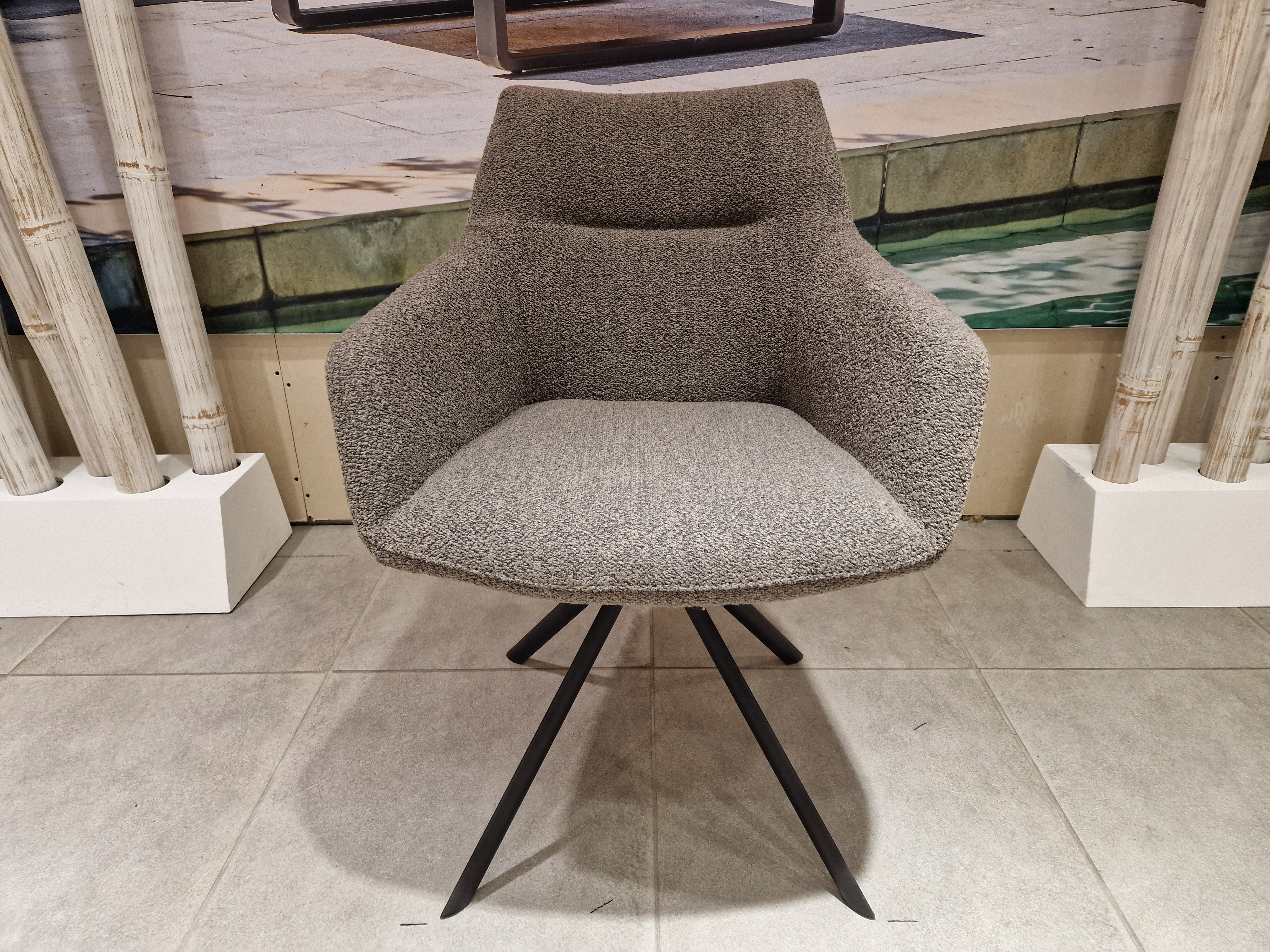 Eetkamerstoel Kinto op Draaipoot - Stof Alpine Brown - Zwarte Poten Metaal