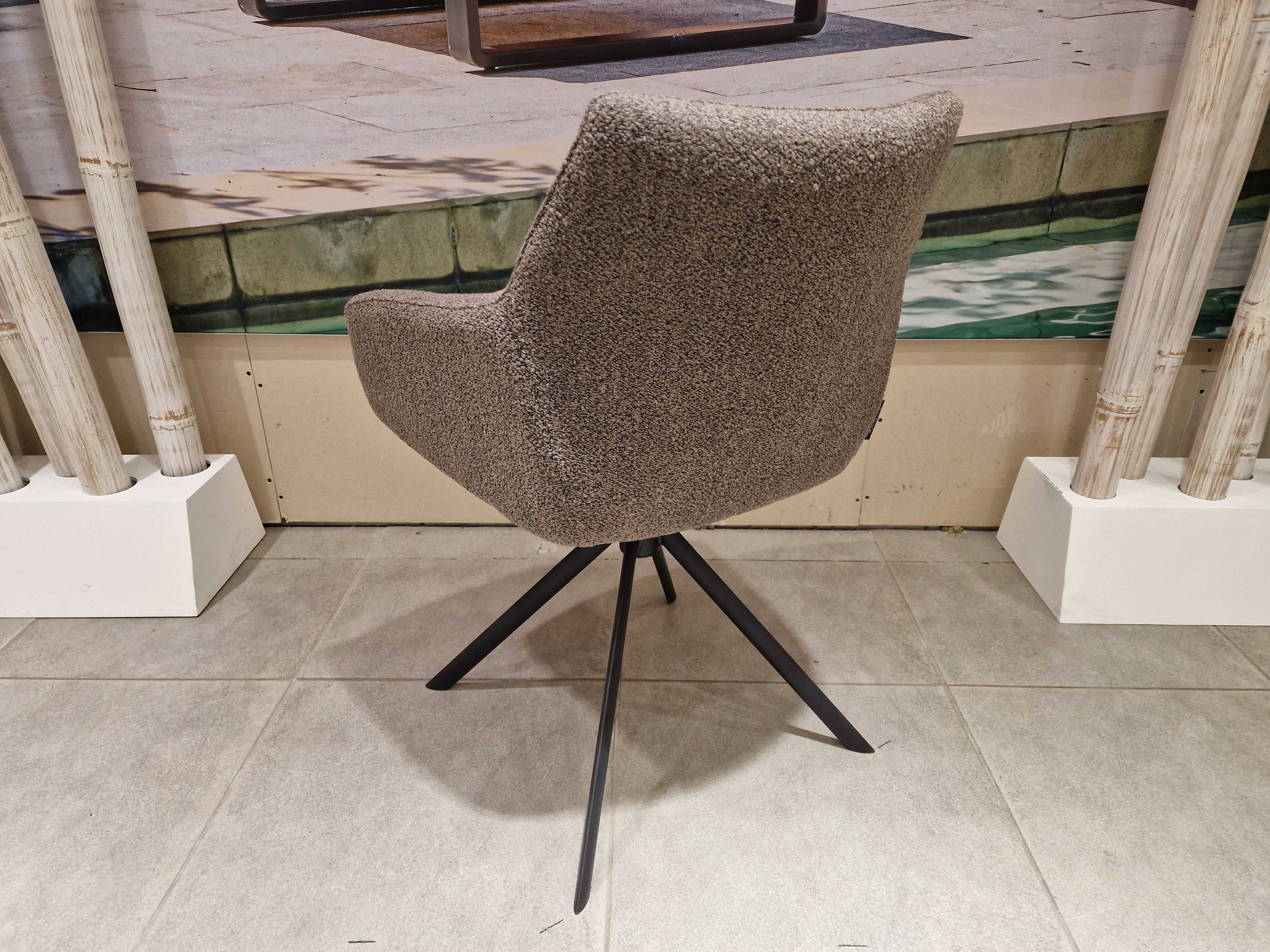 Eetkamerstoel Kinto op Draaipoot - Stof Alpine Brown - Zwarte Poten Metaal