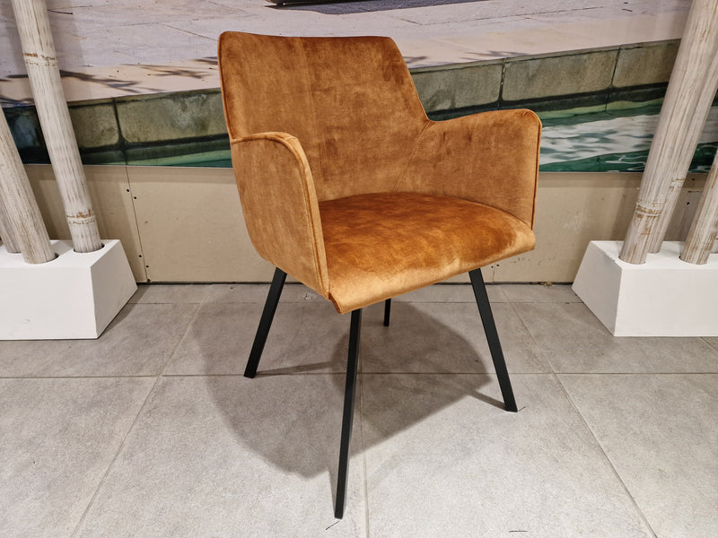 Eetkamerstoel Olly - Velvet Cognac - Zwarte Poten Metaal