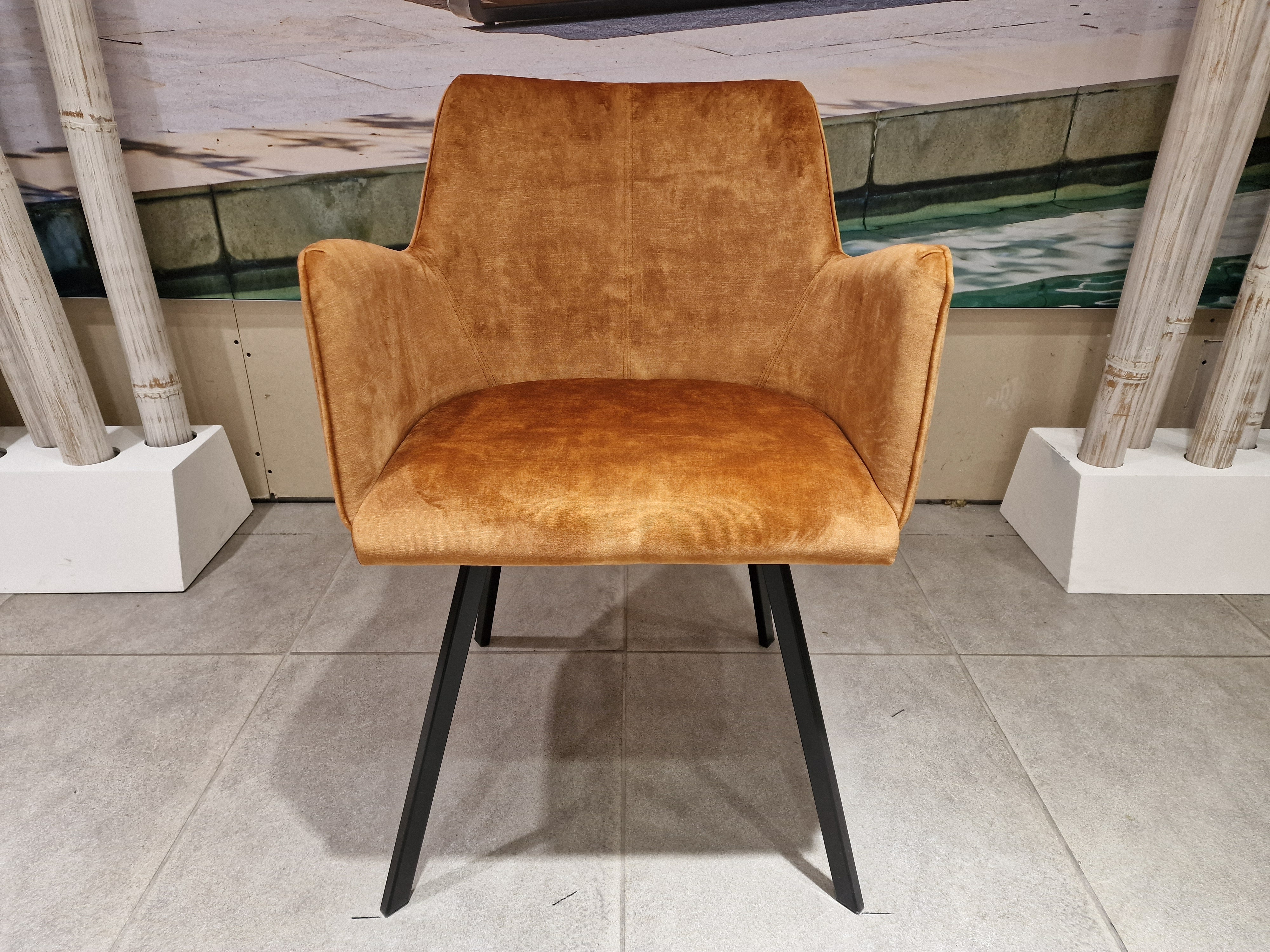 Eetkamerstoel Olly - Velvet Cognac - Zwarte Poten Metaal