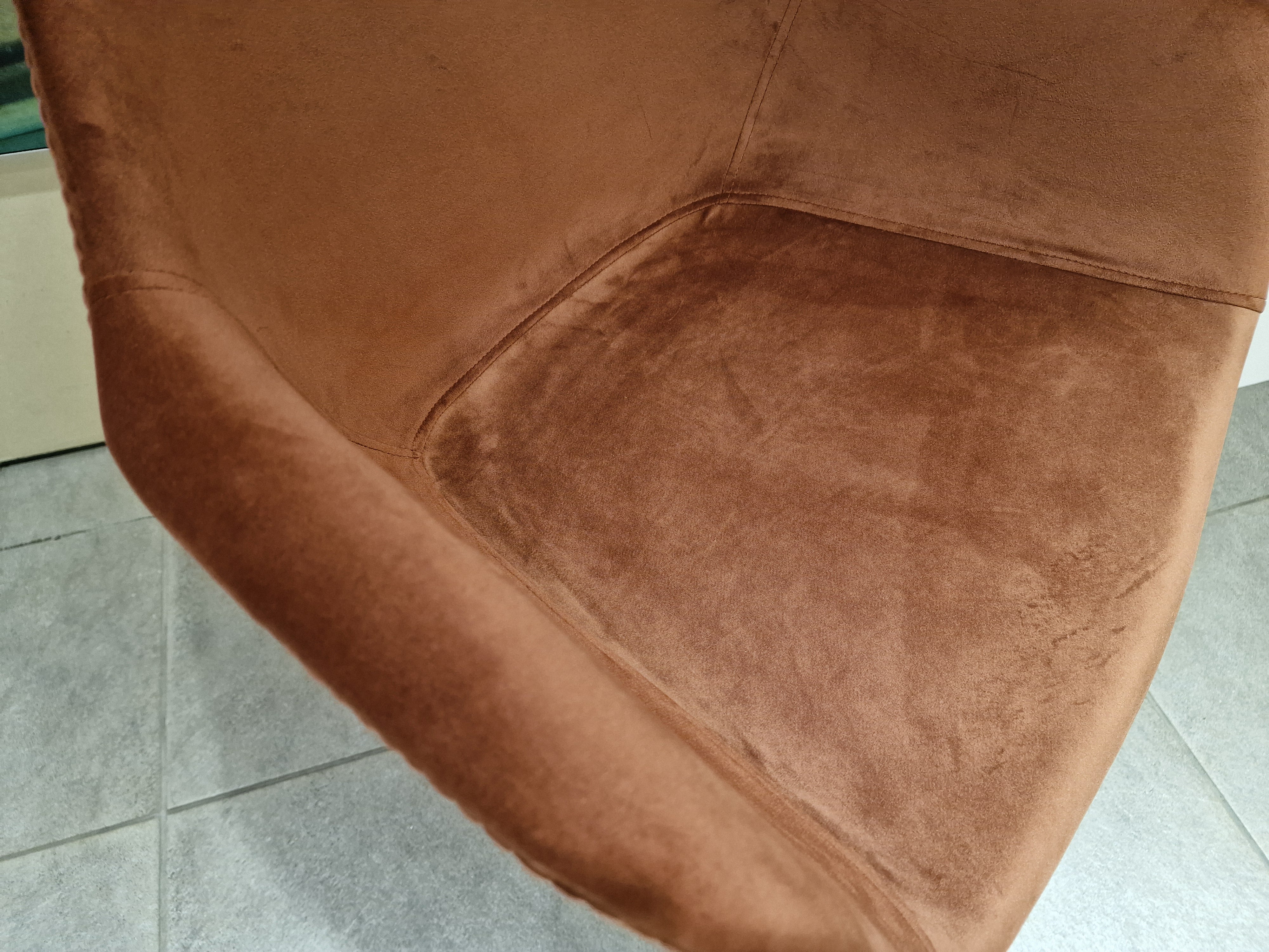 Eetkamerstoel Forli - Velvet Rust - Zwarte Poten Metaal