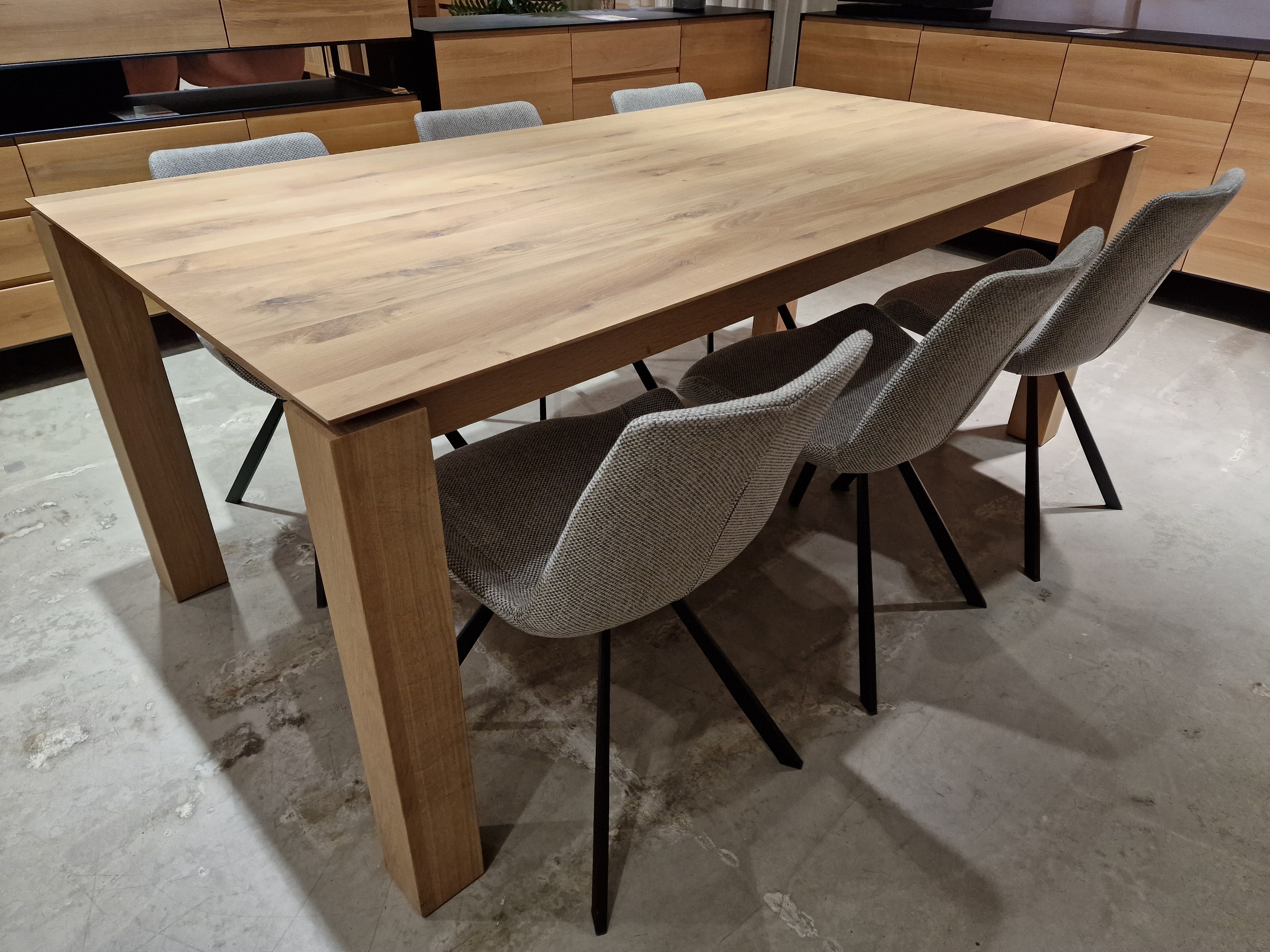 Interieurstoel Egon - Stof Licht Grijs - Zwarte Poten Metaal