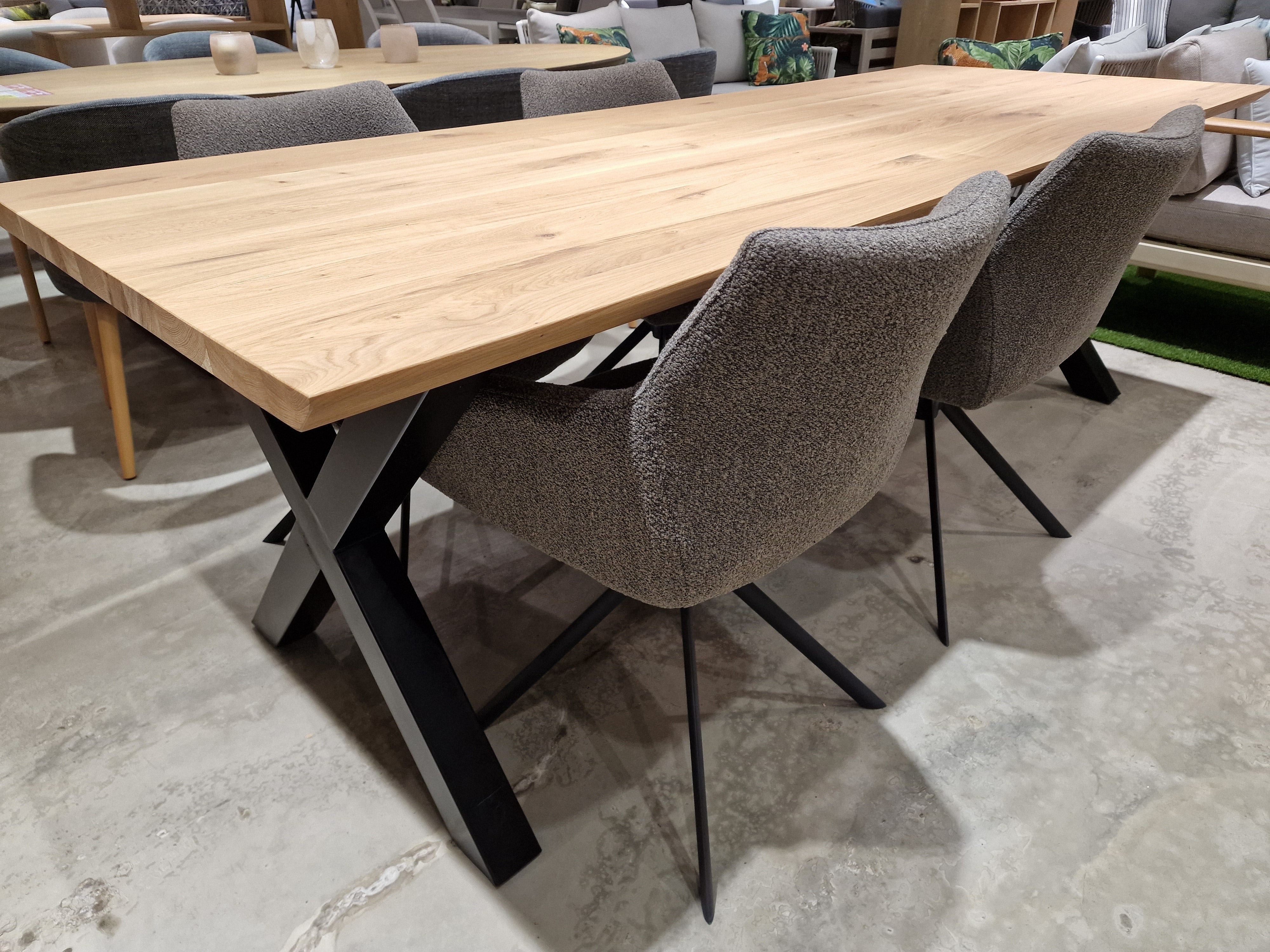 Eetkamerstoel Kinto op Draaipoot - Stof Alpine Brown - Zwarte Poten Metaal