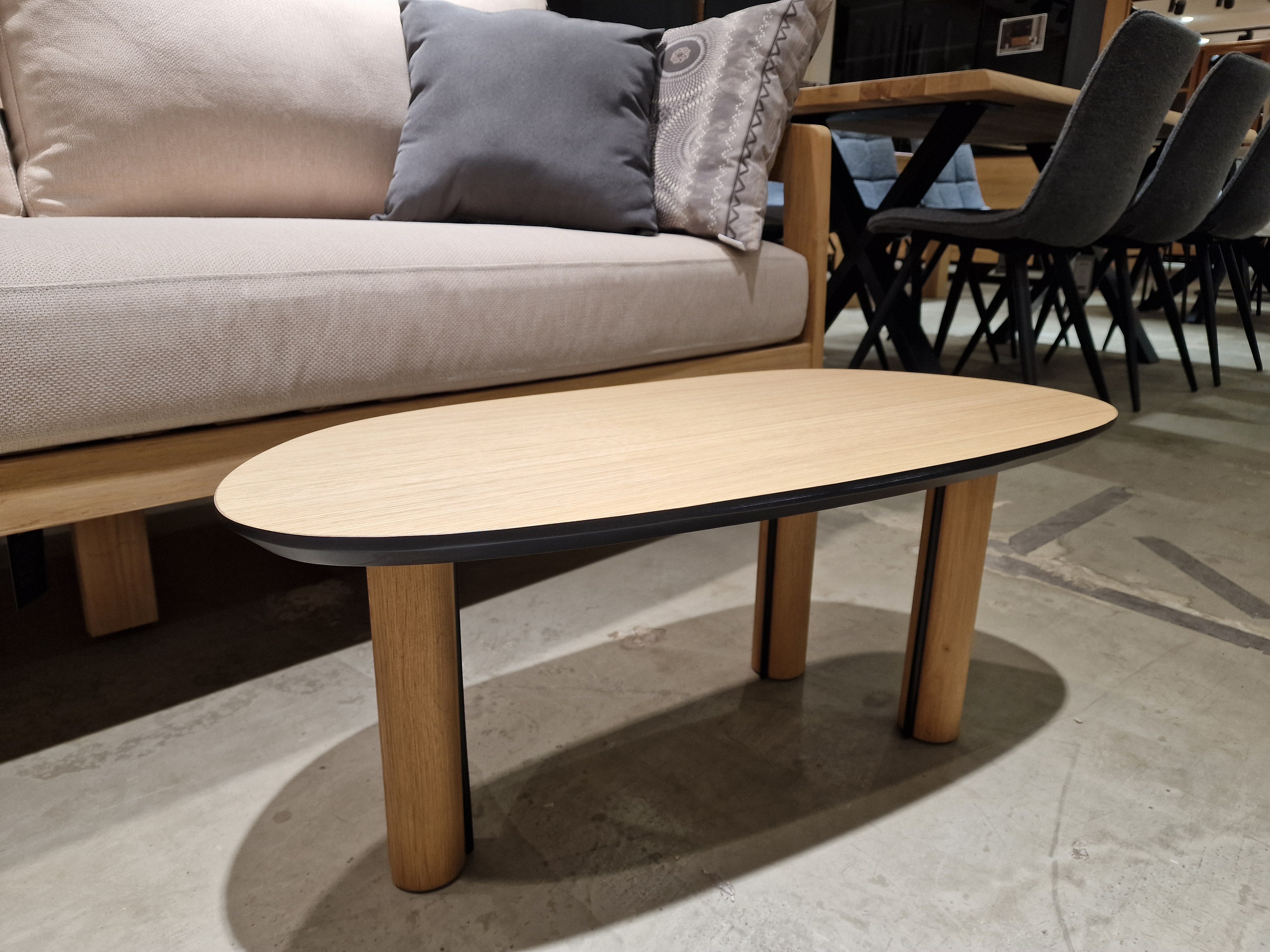 Eiken Salontafel Keivorm 80 x 40cm Naturel met 3 Eiken Poten