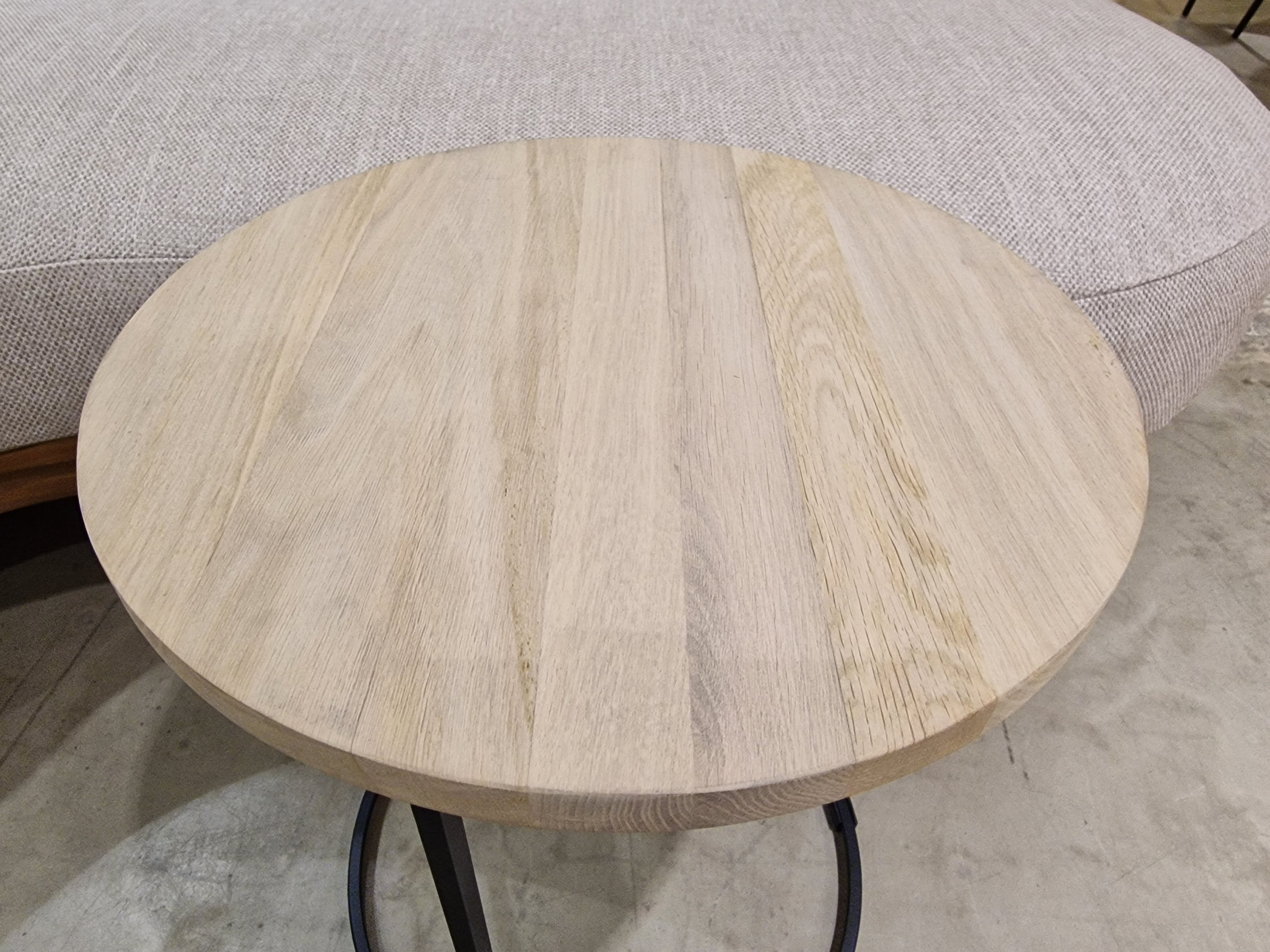 Eiken Salontafel Fyra Rond diameter 40cm Grijs met Zwart Onderstel