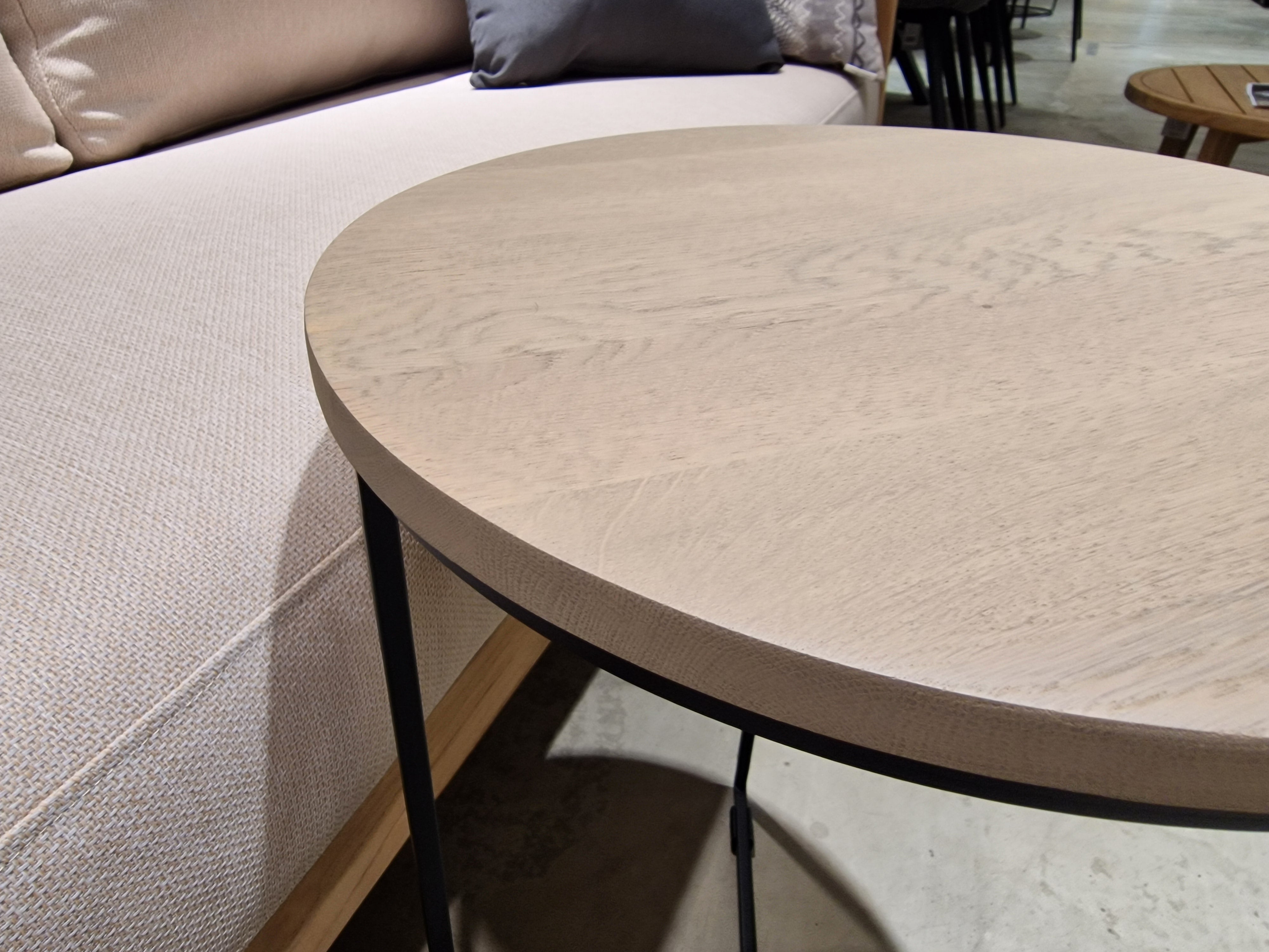 Eiken Salontafel Faro Rond diameter 40cm Grijs met Zwart Metalen Onderstel