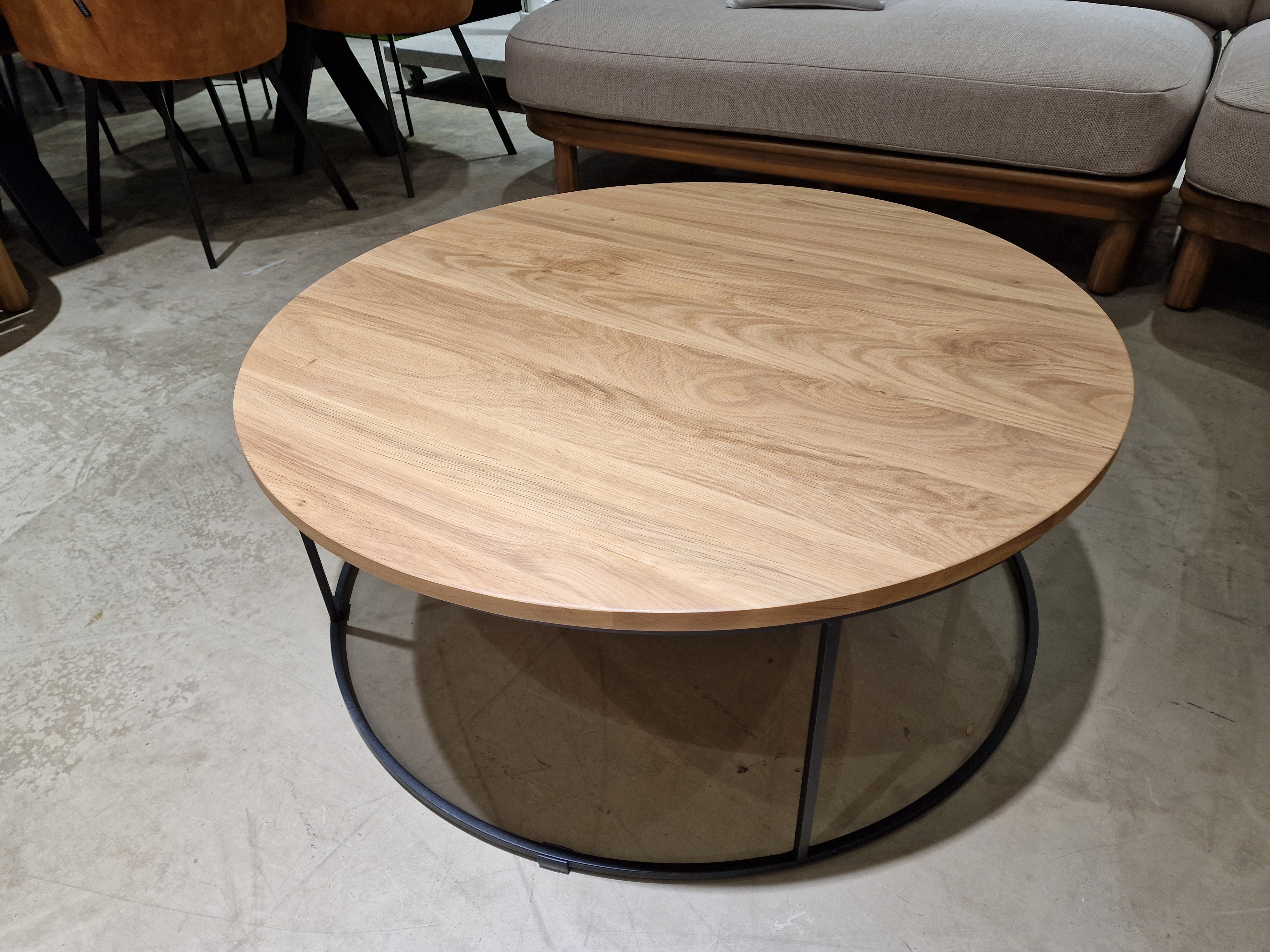 Eik Salontafel Theo Rond diameter 90cm Naturel met Zwart Metalen Onderstel