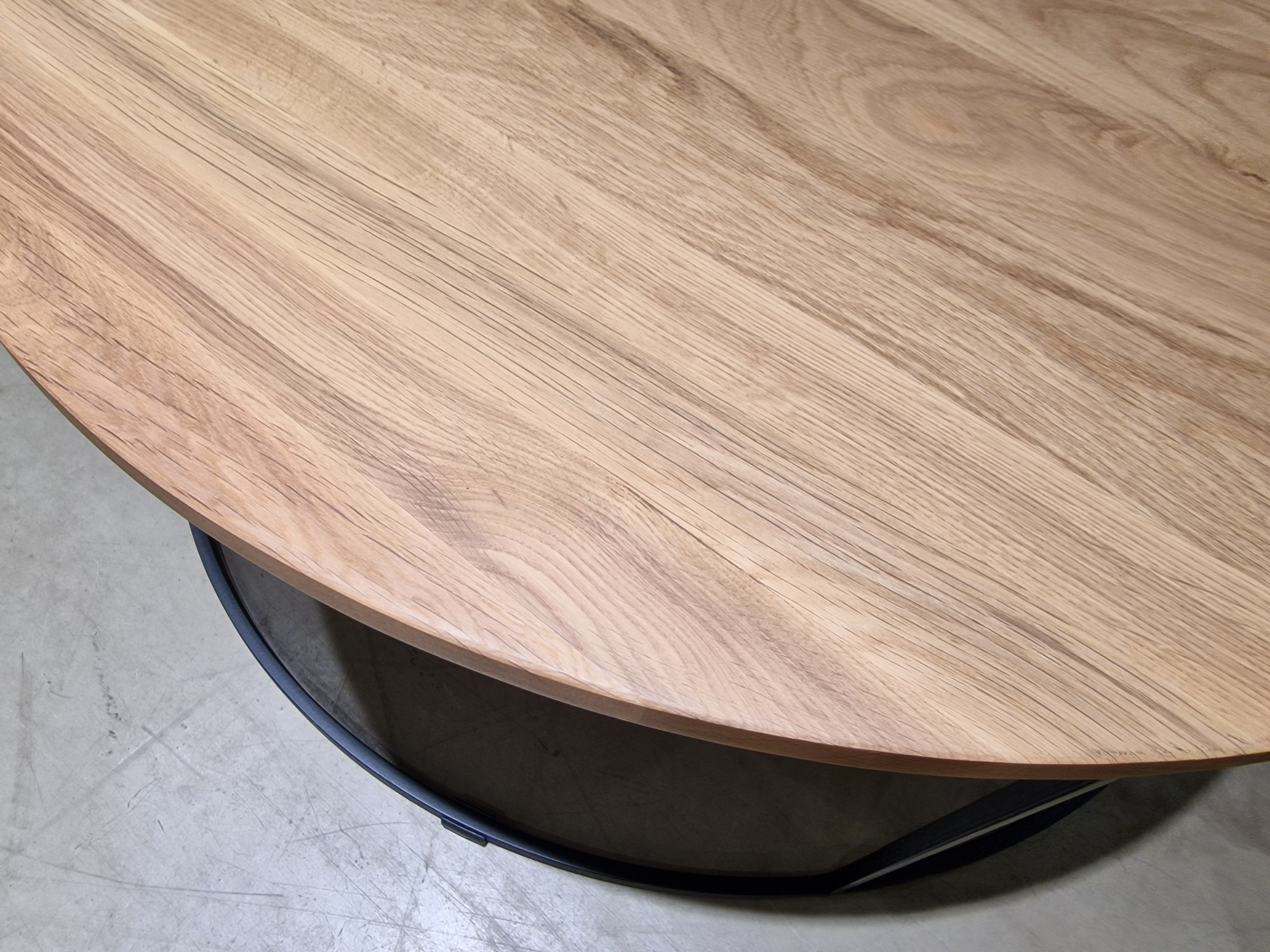 Eik Salontafel Theo Rond diameter 90cm Naturel met Zwart Metalen Onderstel