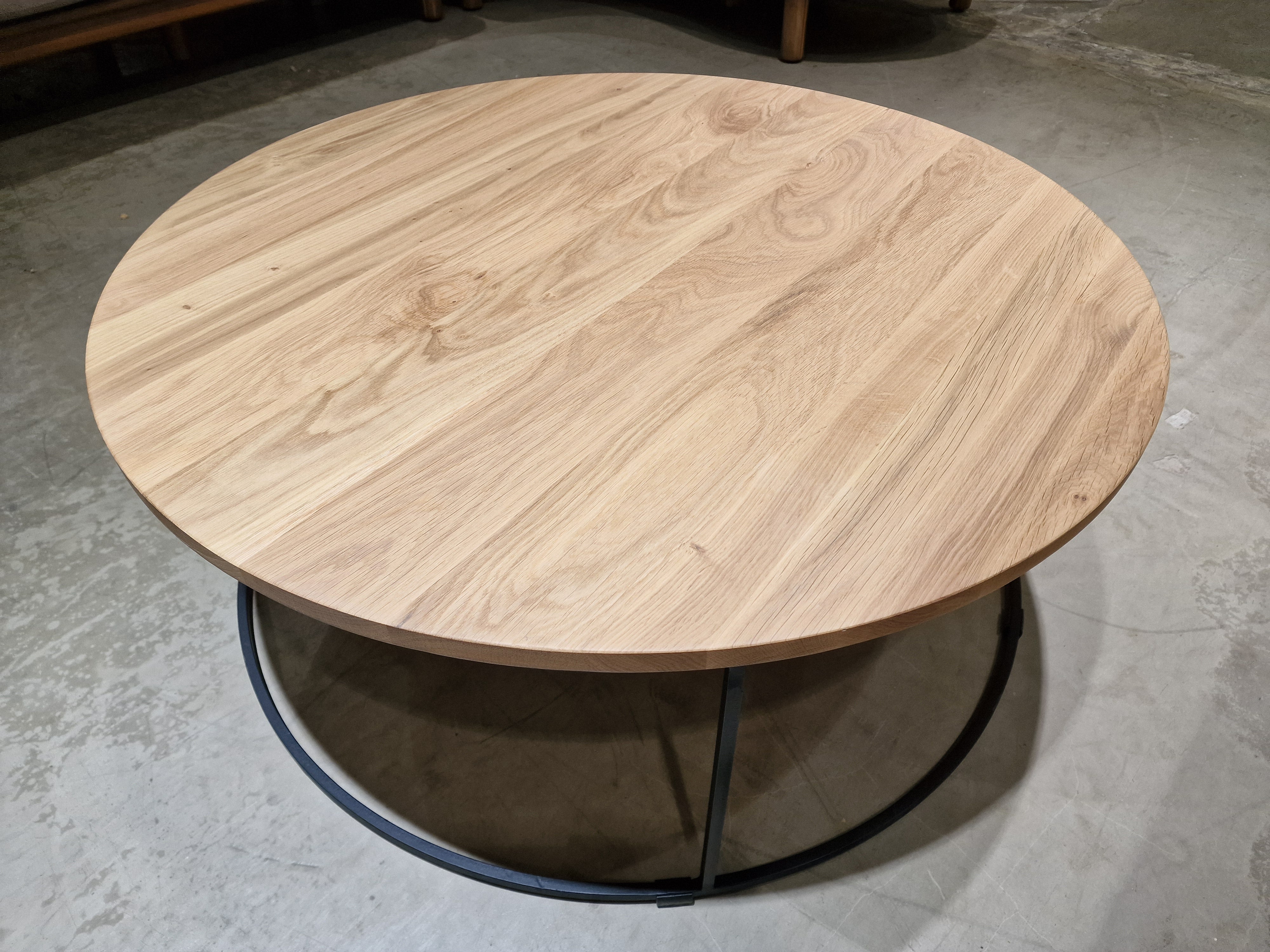Eik Salontafel Theo Rond diameter 90cm Naturel met Zwart Metalen Onderstel
