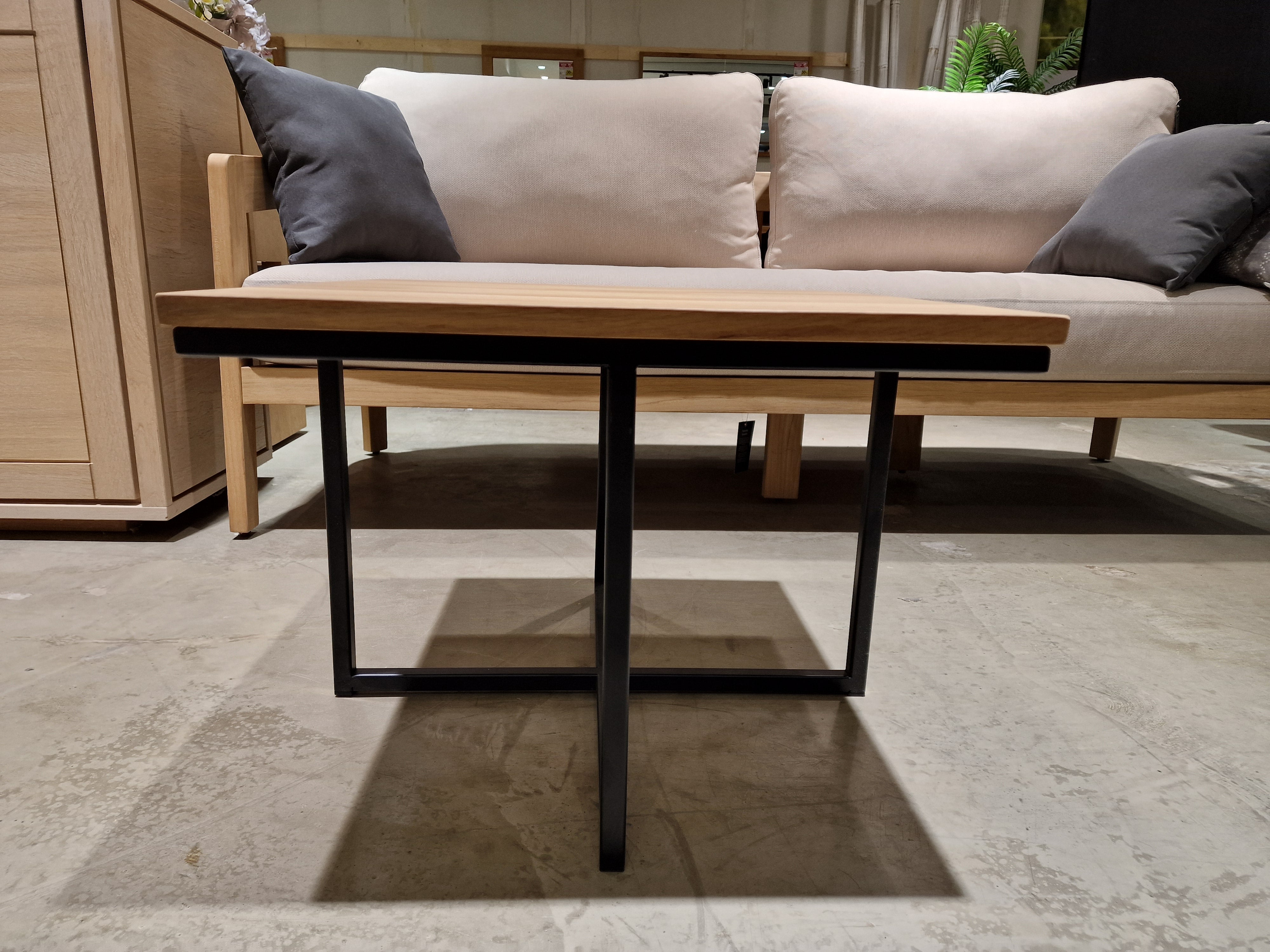 Eik Salontafel Tygo Vierkant 60 x 60cm Naturel met Zwart Metalen Onderstel