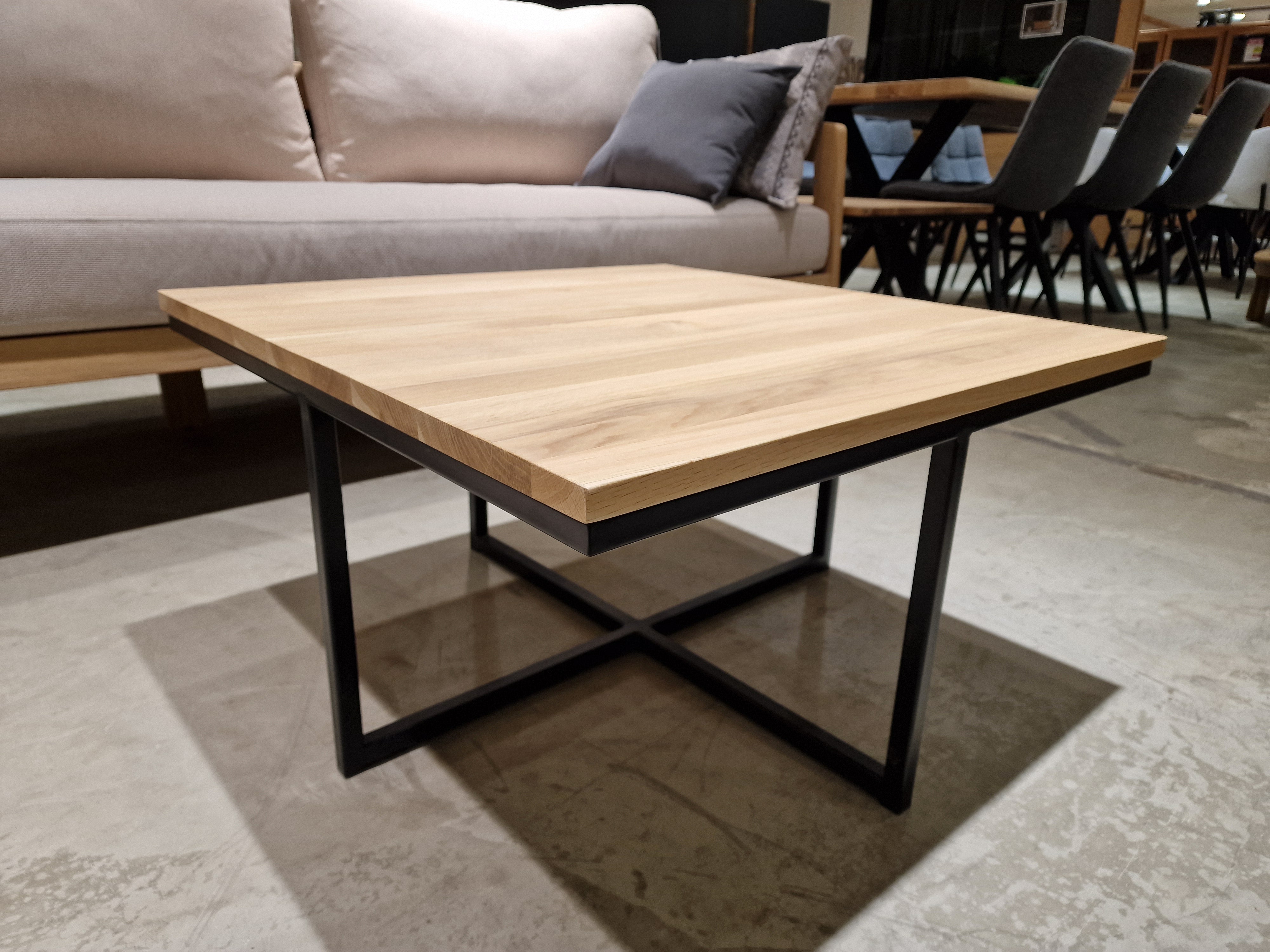 Eik Salontafel Tygo Vierkant 70 x 70cm Naturel met Zwart Metalen Onderstel