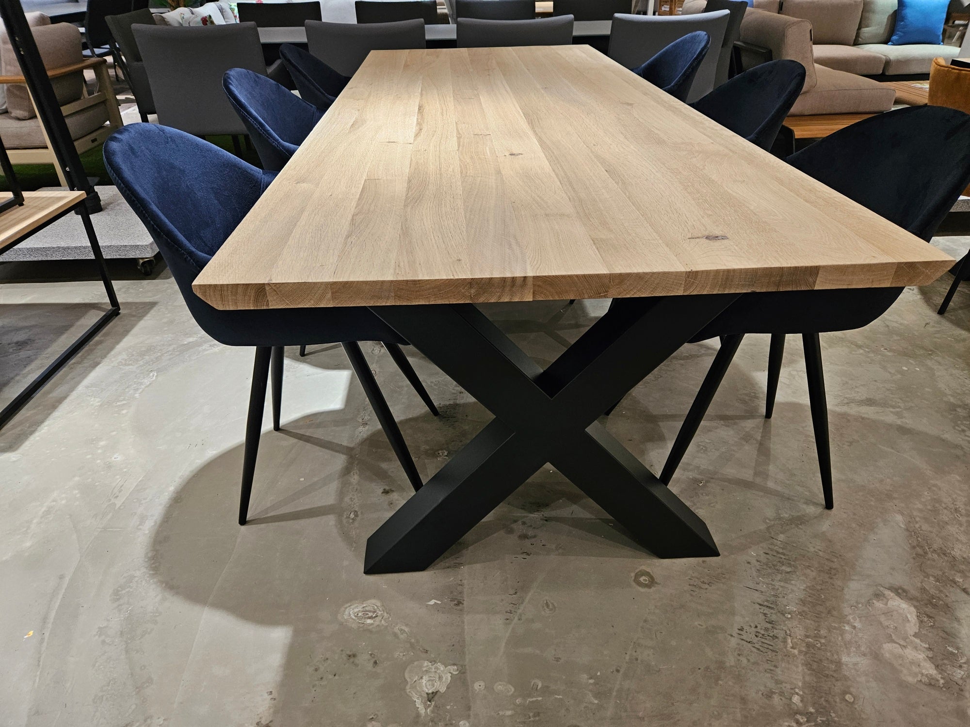 Eik Interieurtafel Rechthoek 260 x 100cm Naturel Verjongd met zwart metalen X-Poten