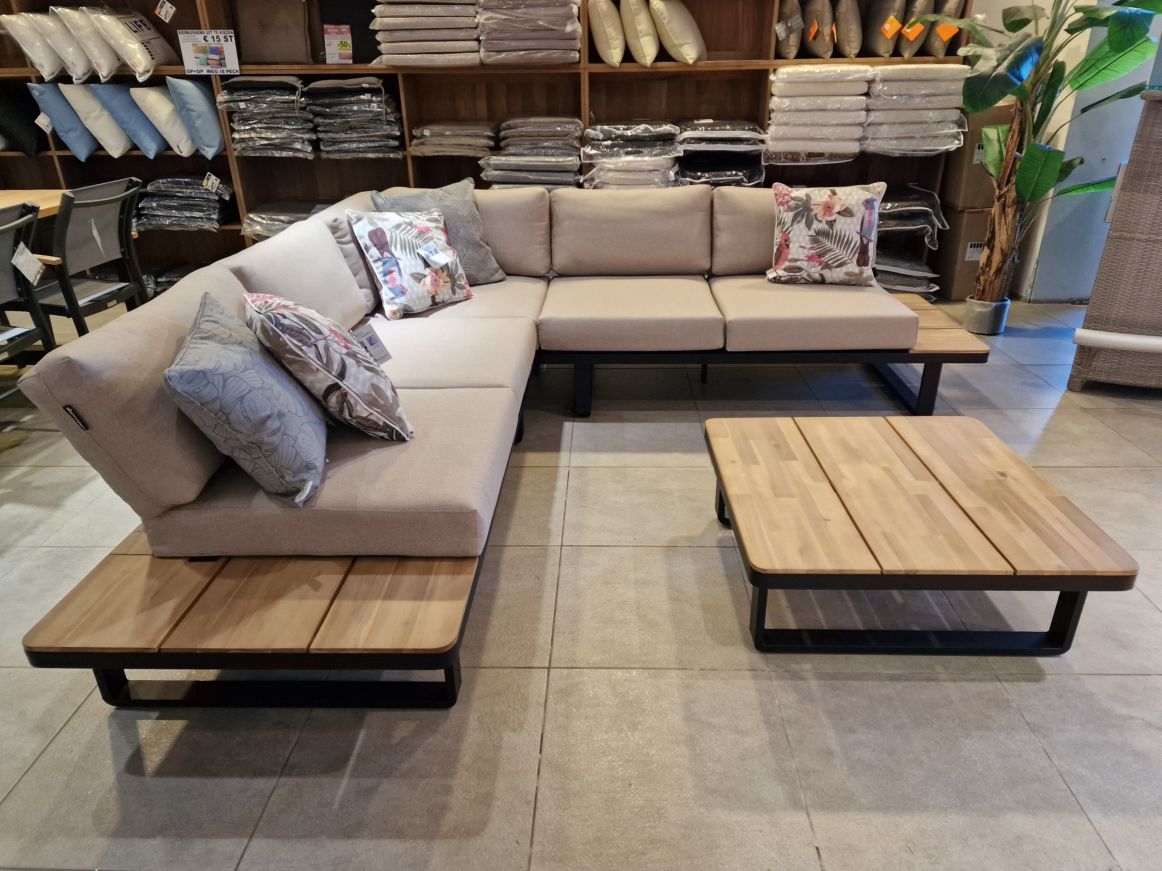 Hoeklounge Napels Alu Frame Black - Acacia Natural Top - Kussens Light Brown Olefin 240 + salontafel