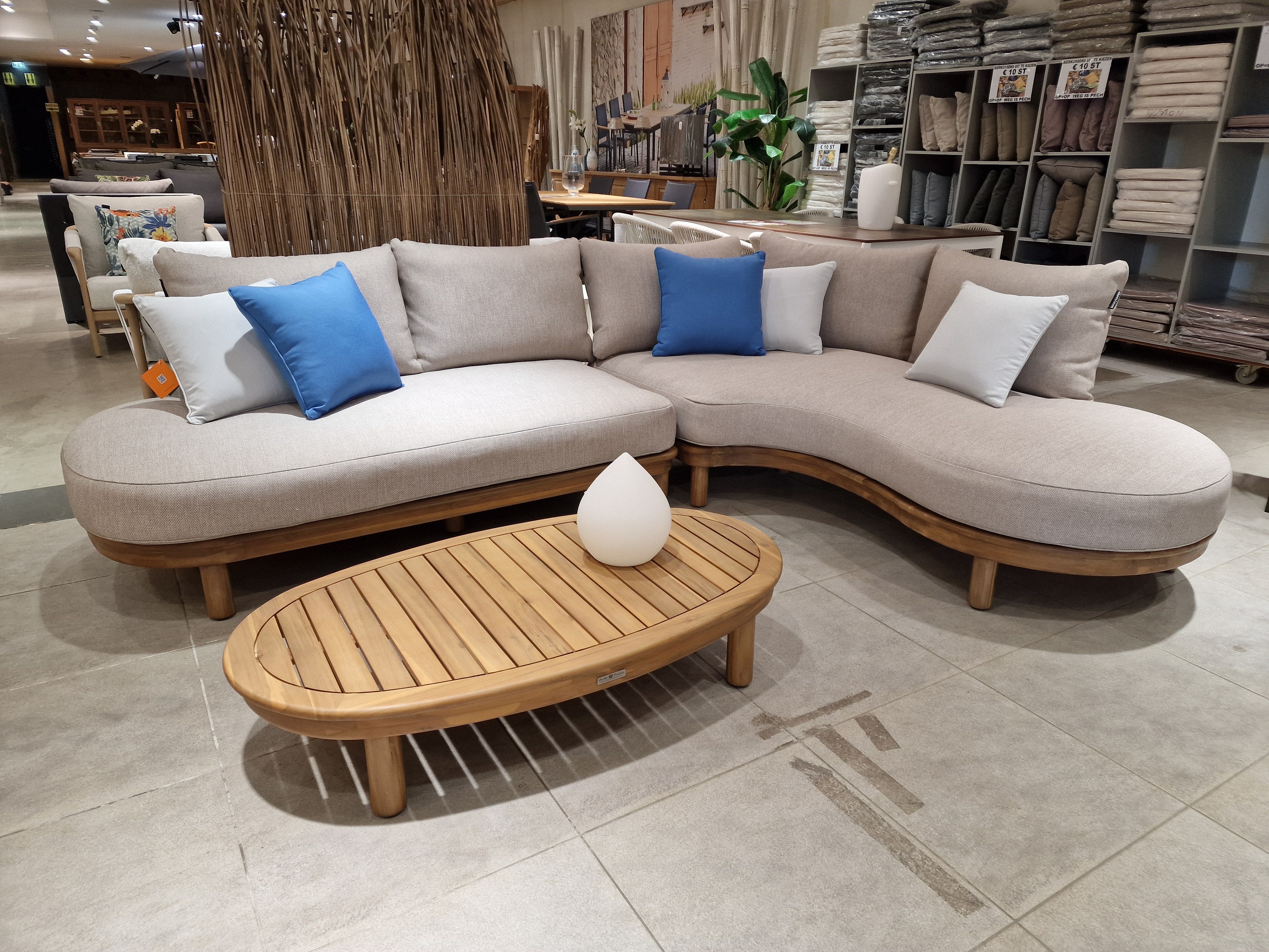 Salvador Hoeklounge - Acacia Light Teak Look - Alu Rugleuning Sand - Kussens Serval Light Brown Olefin 370 - Luxury Lounge