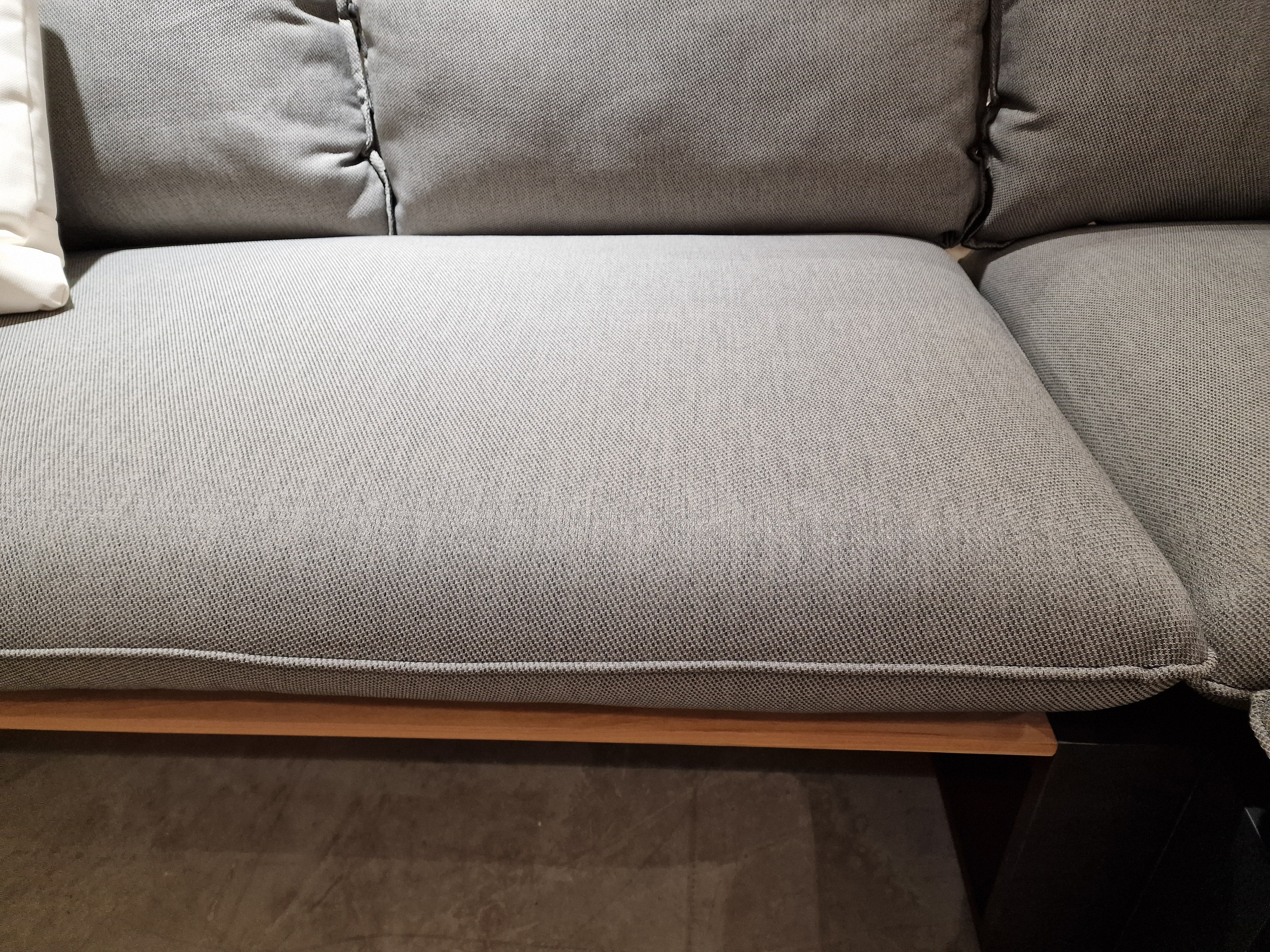 Hoeklounge Seto 250 x 250 x H90 cm Alu Frame Charcoal + Top Teak Natural - Swiss Fabric Kussens met salontafel