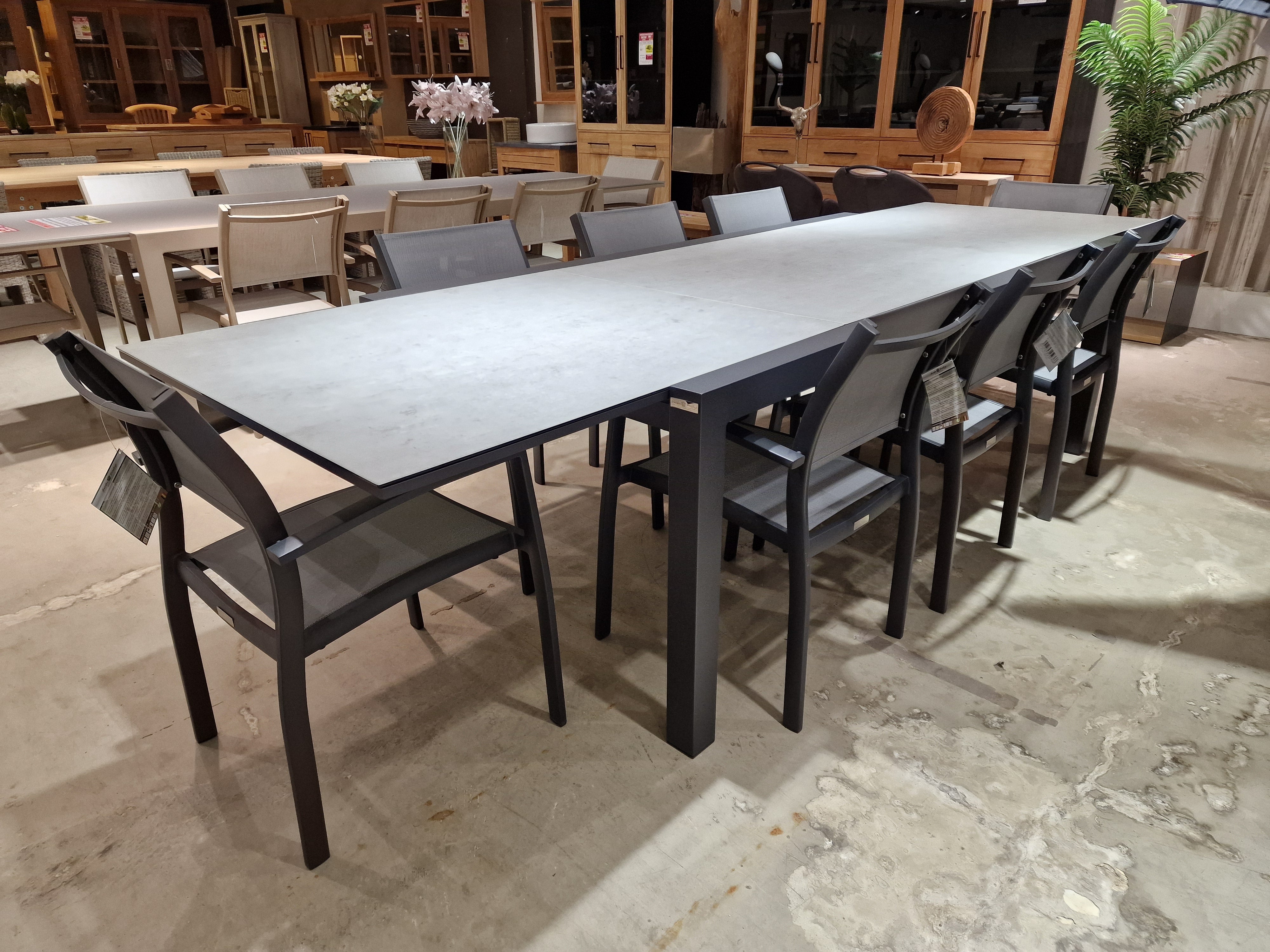 Alu Tuintafel Uitschuifbaar Lissabon Charcoal Mat 220-330 cm x 106 cm - Top Keramiek op glas Licht Grijs