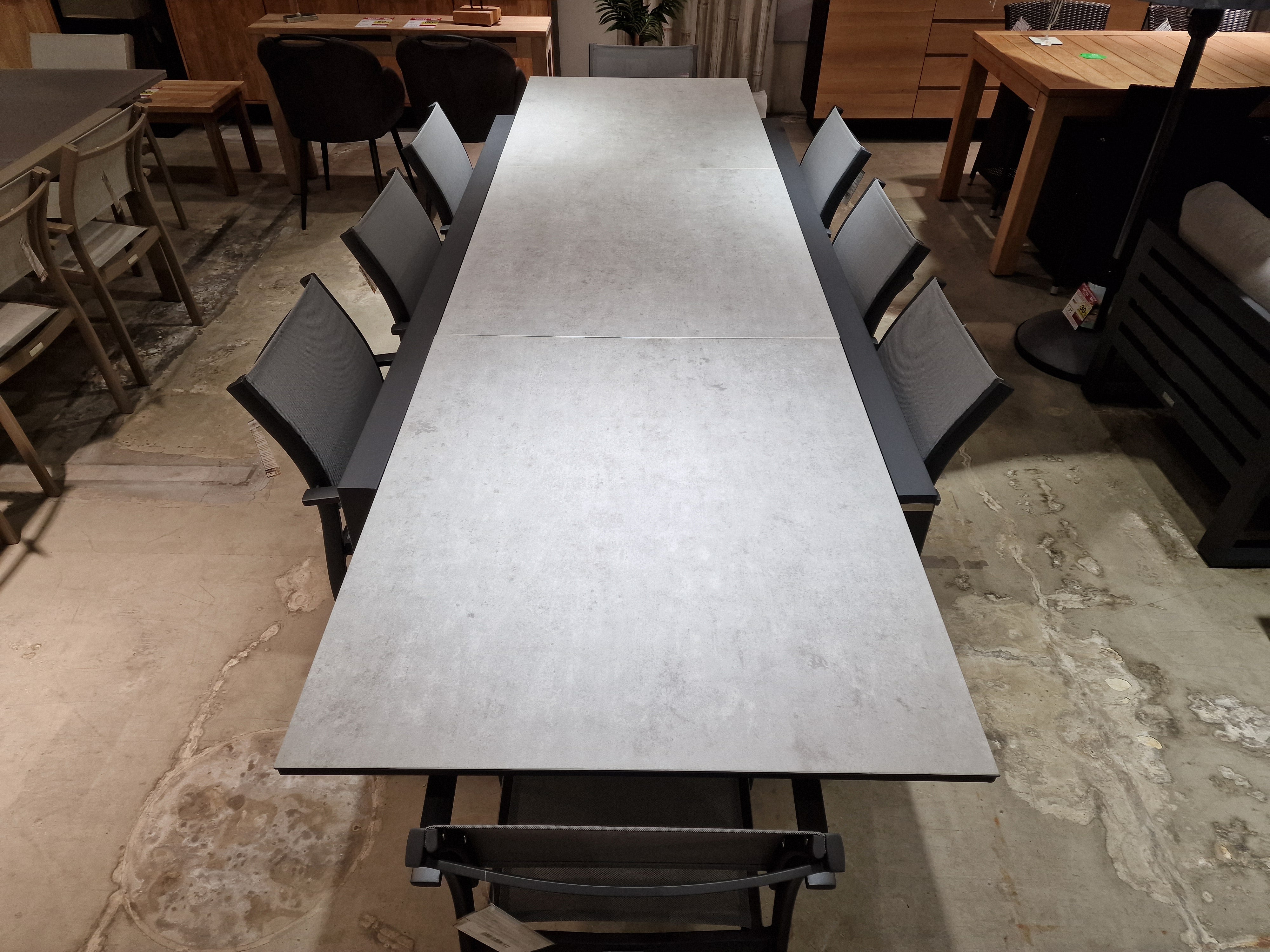 Alu Tuintafel Uitschuifbaar Lissabon Charcoal Mat 220-330 cm x 106 cm - Top Keramiek op glas Licht Grijs