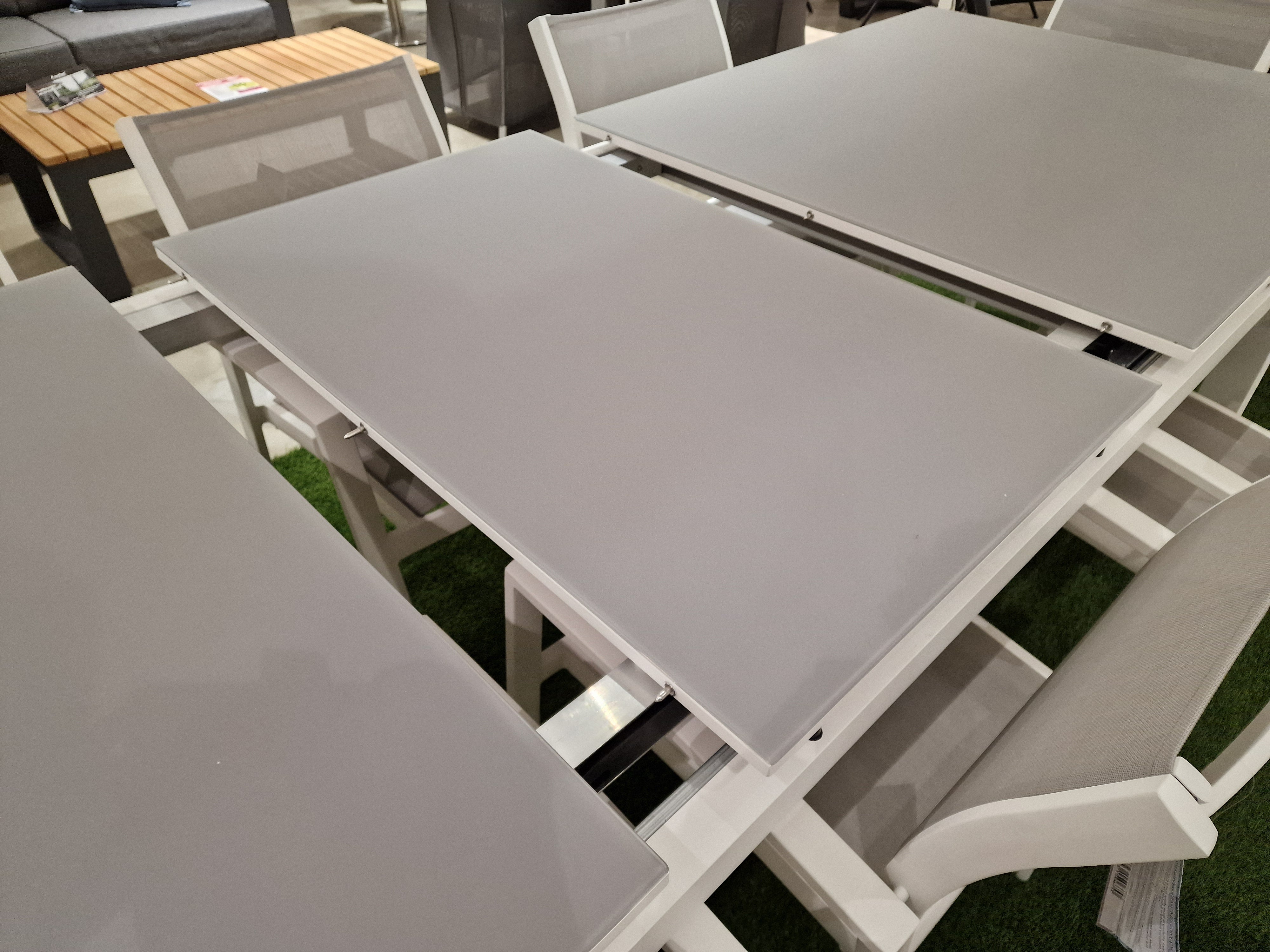 Alu Tuintafel Uitschuifbaar Garda White Mat + Glas Top Light Grey - 220 - 280 x 100 cm