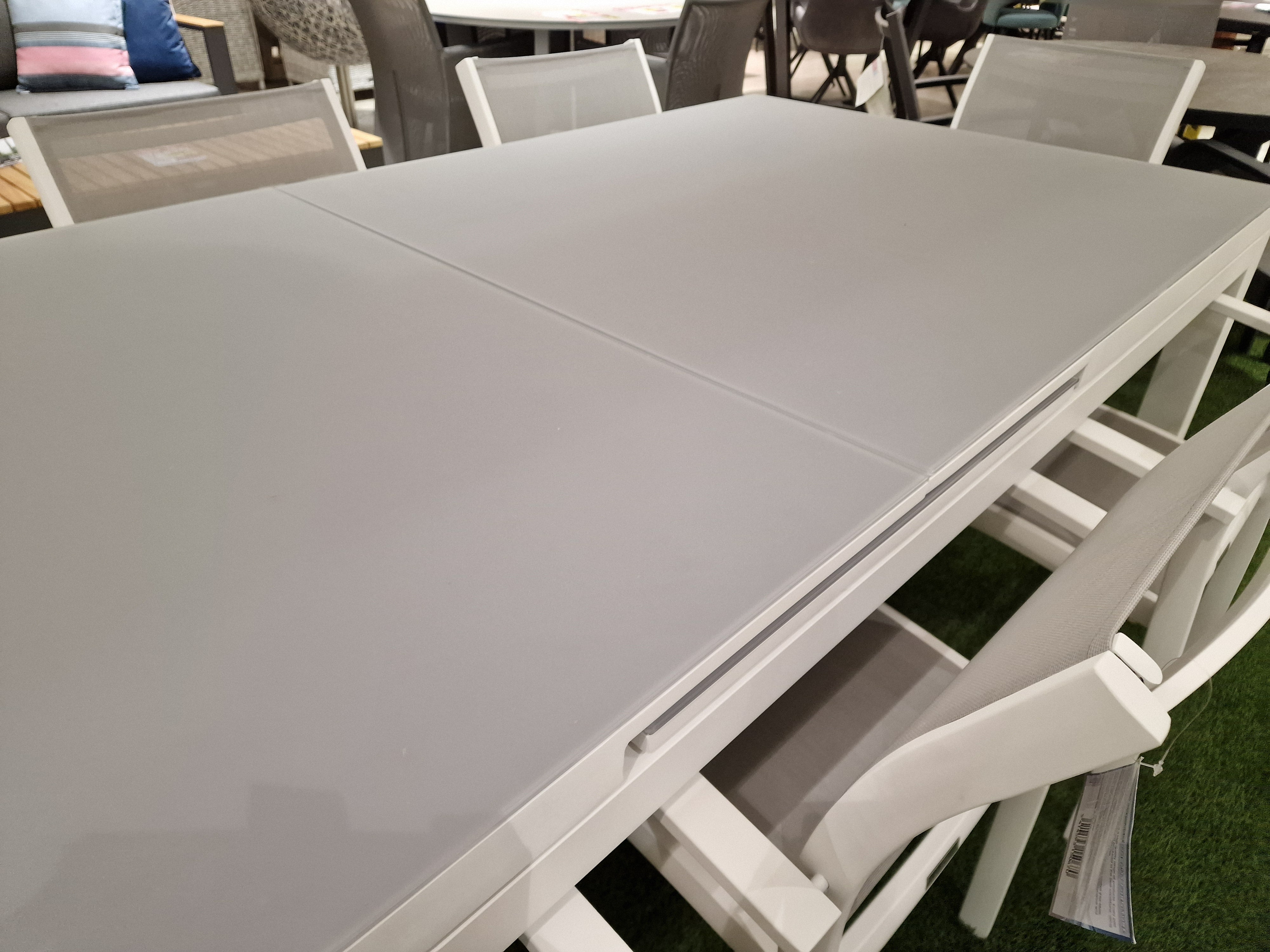 Alu Tuintafel Uitschuifbaar Garda White Mat + Glas Top Light Grey - 220 - 280 x 100 cm