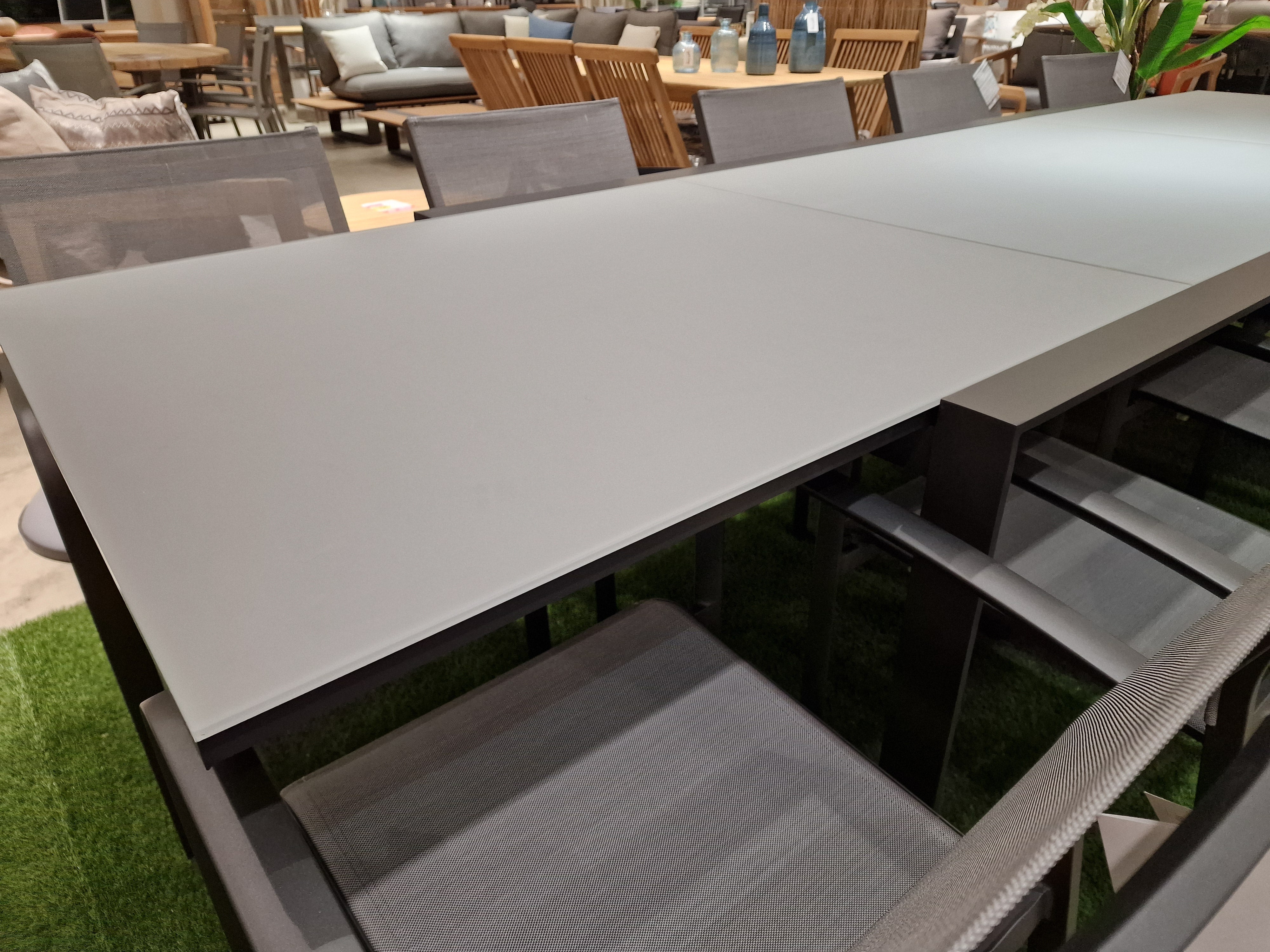 Alu Tuintafel Uitschuifbaar Geneve Charcoal Mat 220-340 x 106 cm - Top glas Light Grey
