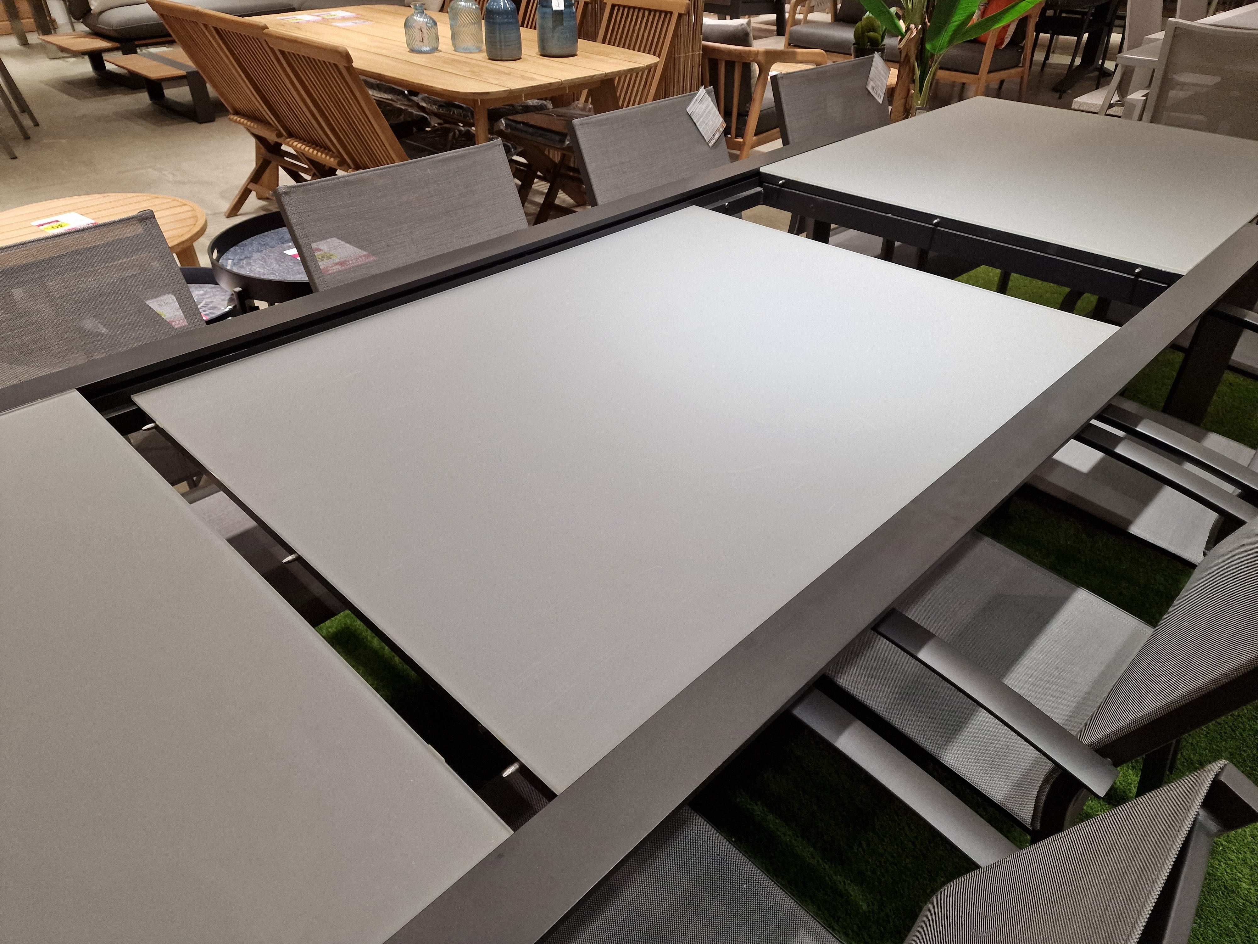 Alu Tuintafel Uitschuifbaar Geneve Charcoal Mat 220-340 x 106 cm - Top glas Light Grey