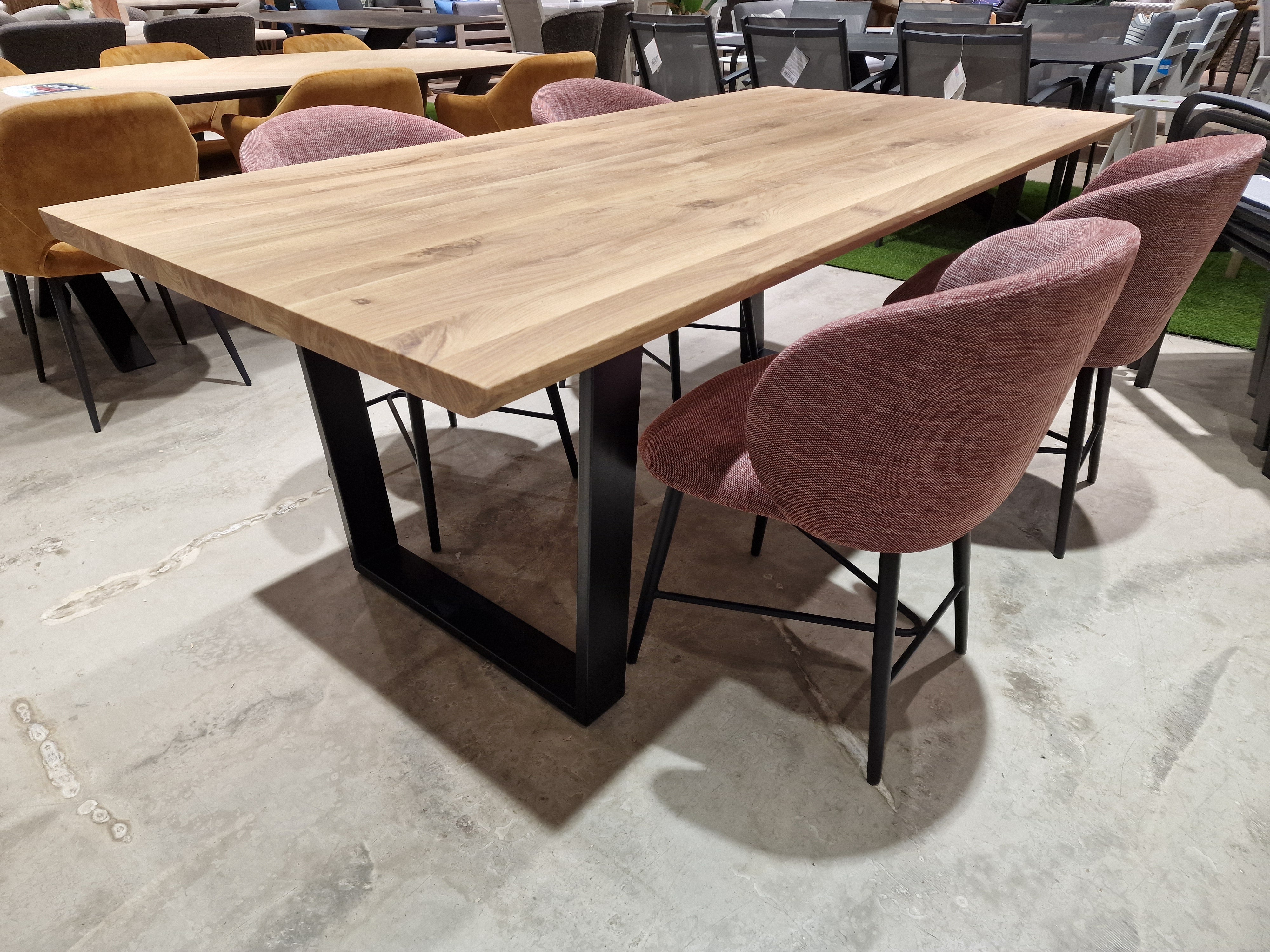 Eik interieurtafel Rechthoekig 260 x 100cm Naturel Afgeschuind - U-Poot Zwart Metaal