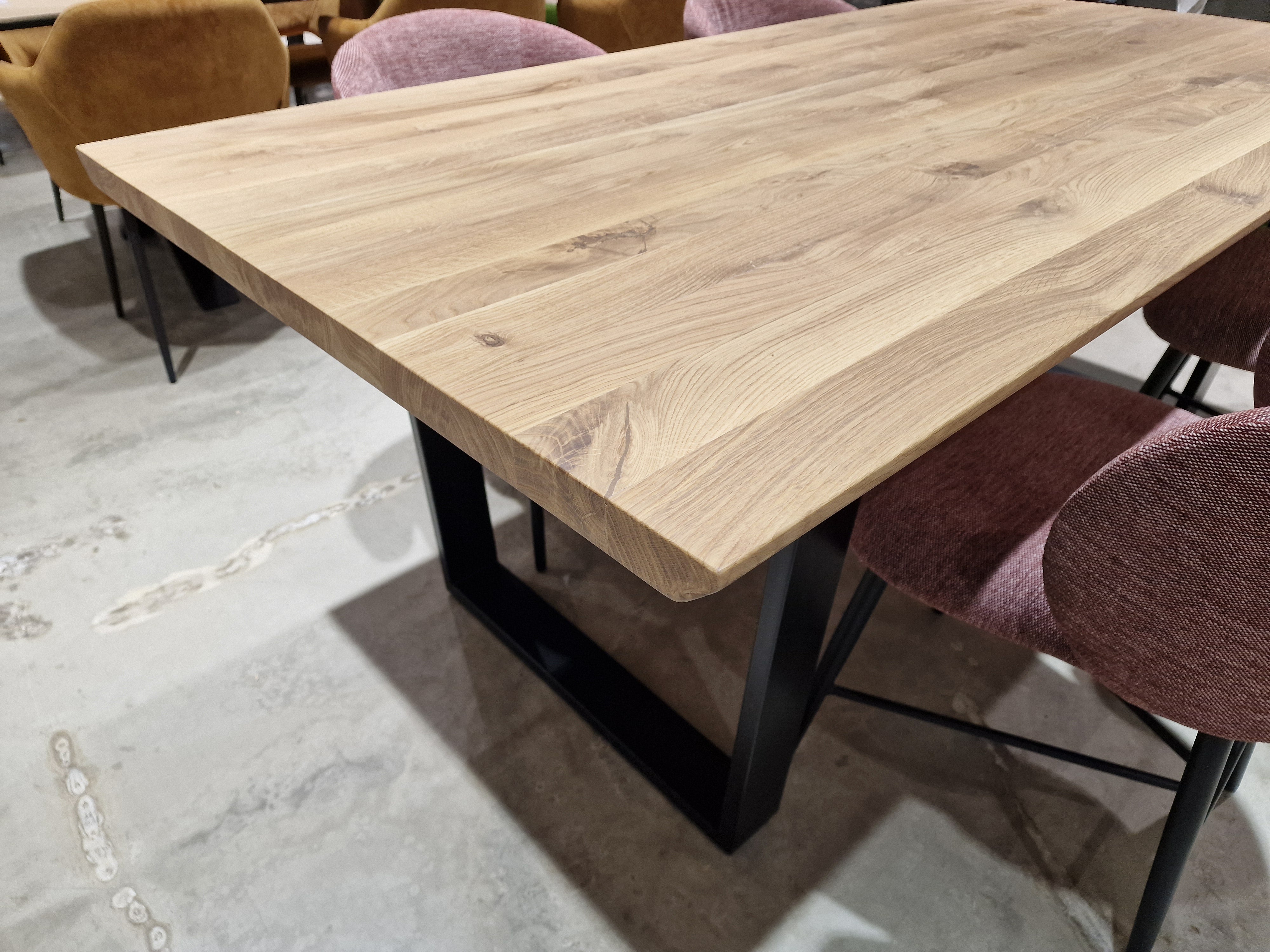 Eik interieurtafel Rechthoekig 260 x 100cm Naturel Afgeschuind - U-Poot Zwart Metaal