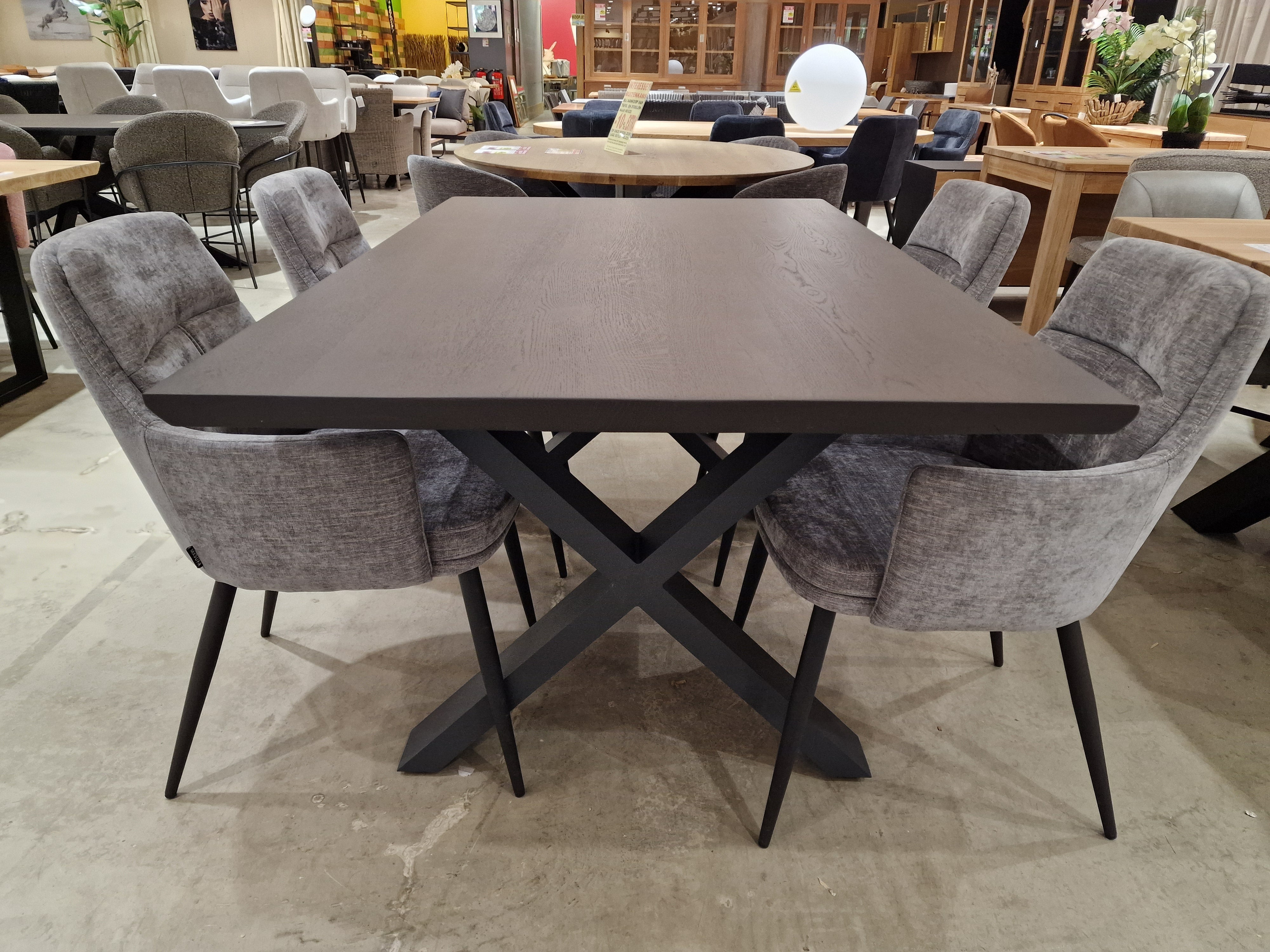 Eik interieurtafel Rechthoekig 160 x 100cm Wengé Afgeschuind - X-Poten Zwart Metaal