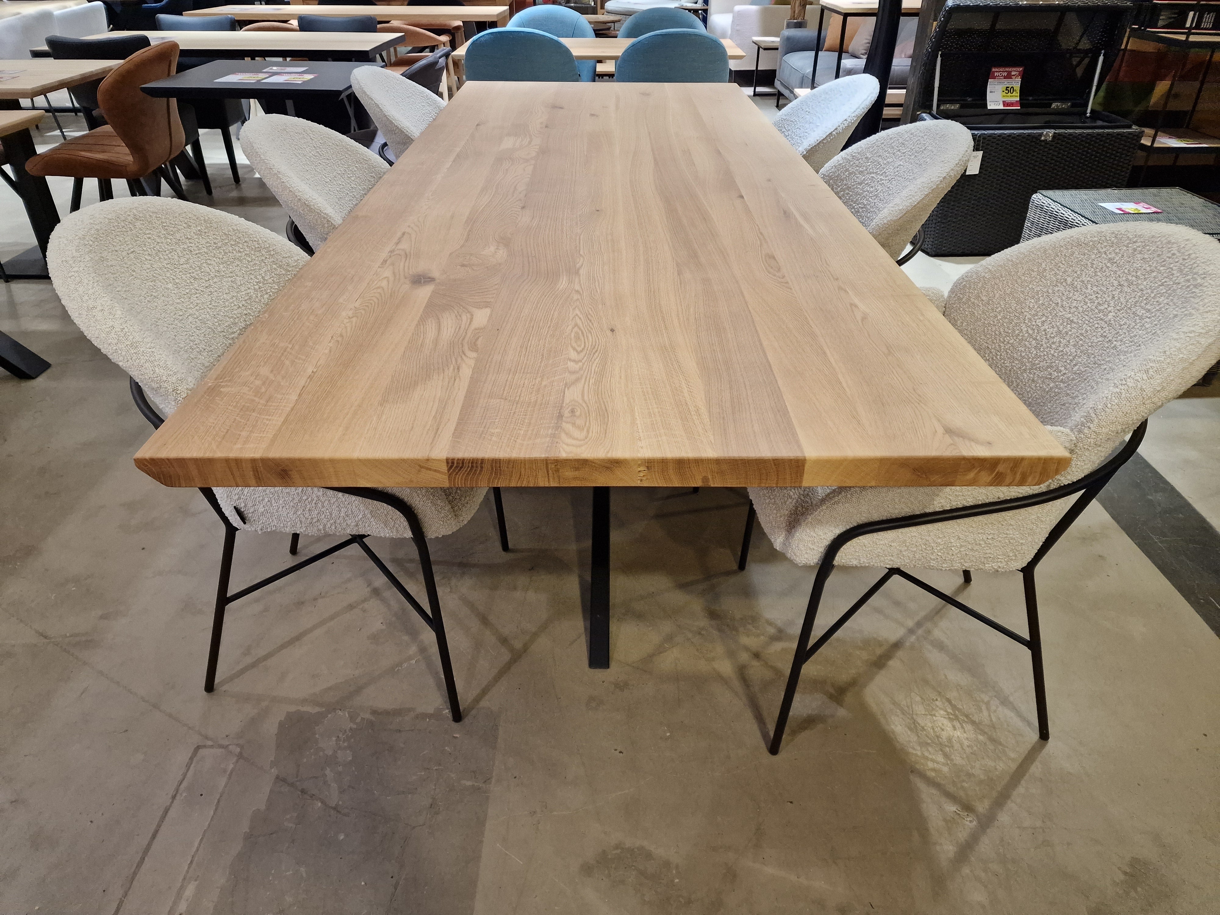 Eik interieurtafel Rechthoekig 260 x 100cm Naturel Afgeschuind - Spider Poot Zwart Metaal