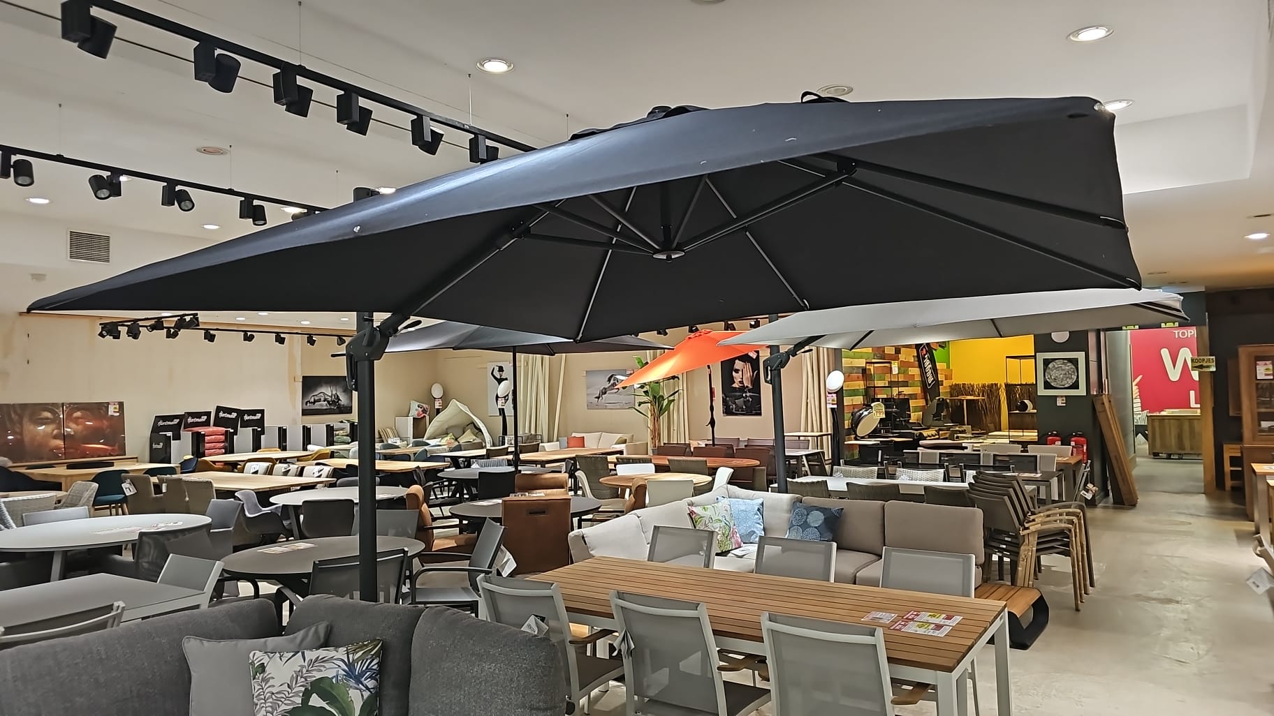 Alu Zweefparasol Capri 300 x 300cm T2 Premium - Mast Antraciet - Doek Spuncrylic Dark Grey + Parasolvoet Graniet 90kg