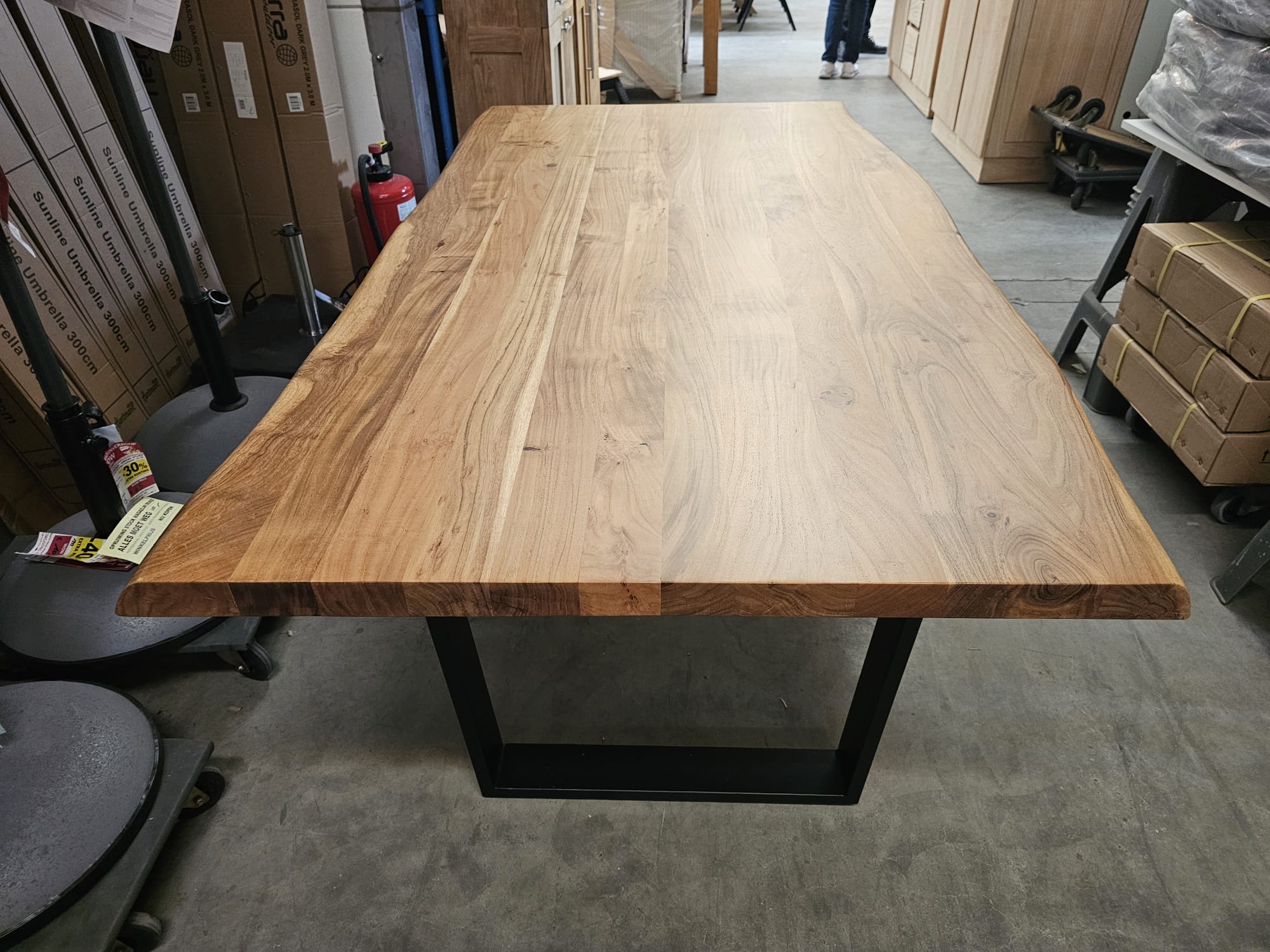 Acacia Interieurtafel 200 x 100cm Boomstam met Zwart Metalen U-Poot