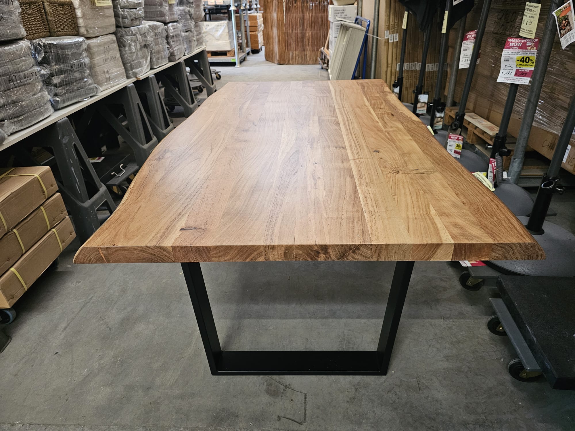 Acacia Interieurtafel 200 x 100cm Boomstam met Zwart Metalen U-Poot