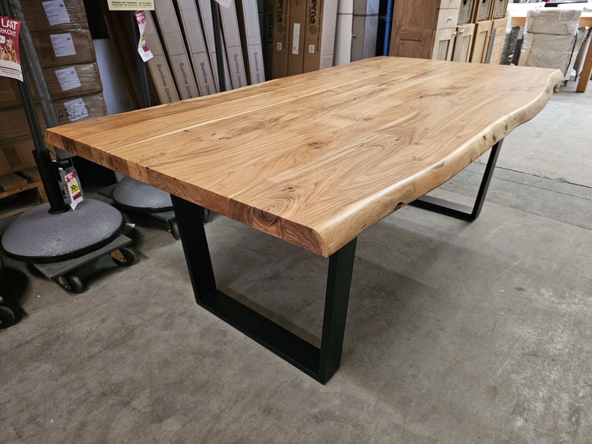 Acacia Interieurtafel 200 x 100cm Boomstam met Zwart Metalen U-Poot
