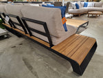 Perla Hoeklounge Alu Frame Zwart + Teak Naturel - Kussens Serval Light Brown Olefin 370