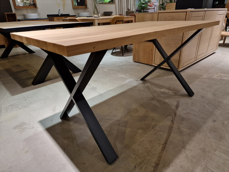 Eiken Interieurtafel Rechthoekig 160 x 80cm Naturel Recht met Zwart metalen X-Poten