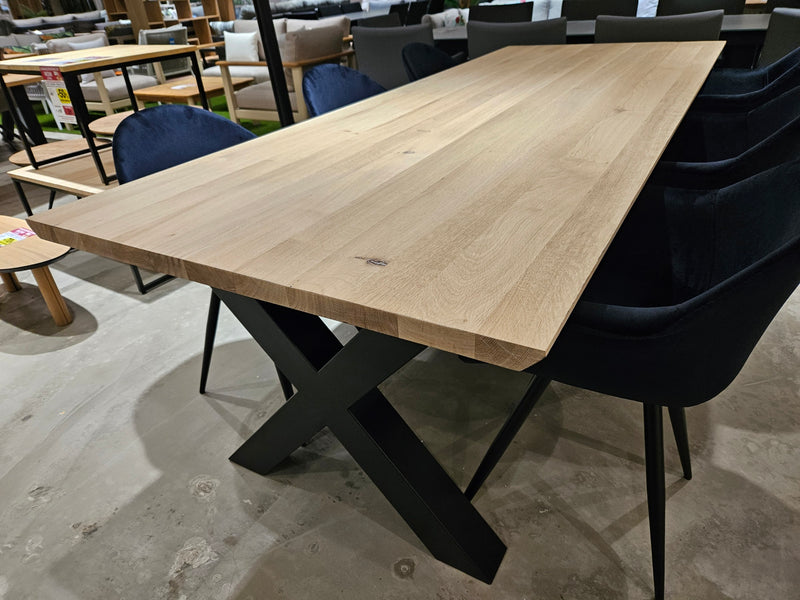 Eik Interieurtafel Rechthoek 260 x 100cm Naturel Verjongd met zwart metalen X-Poten